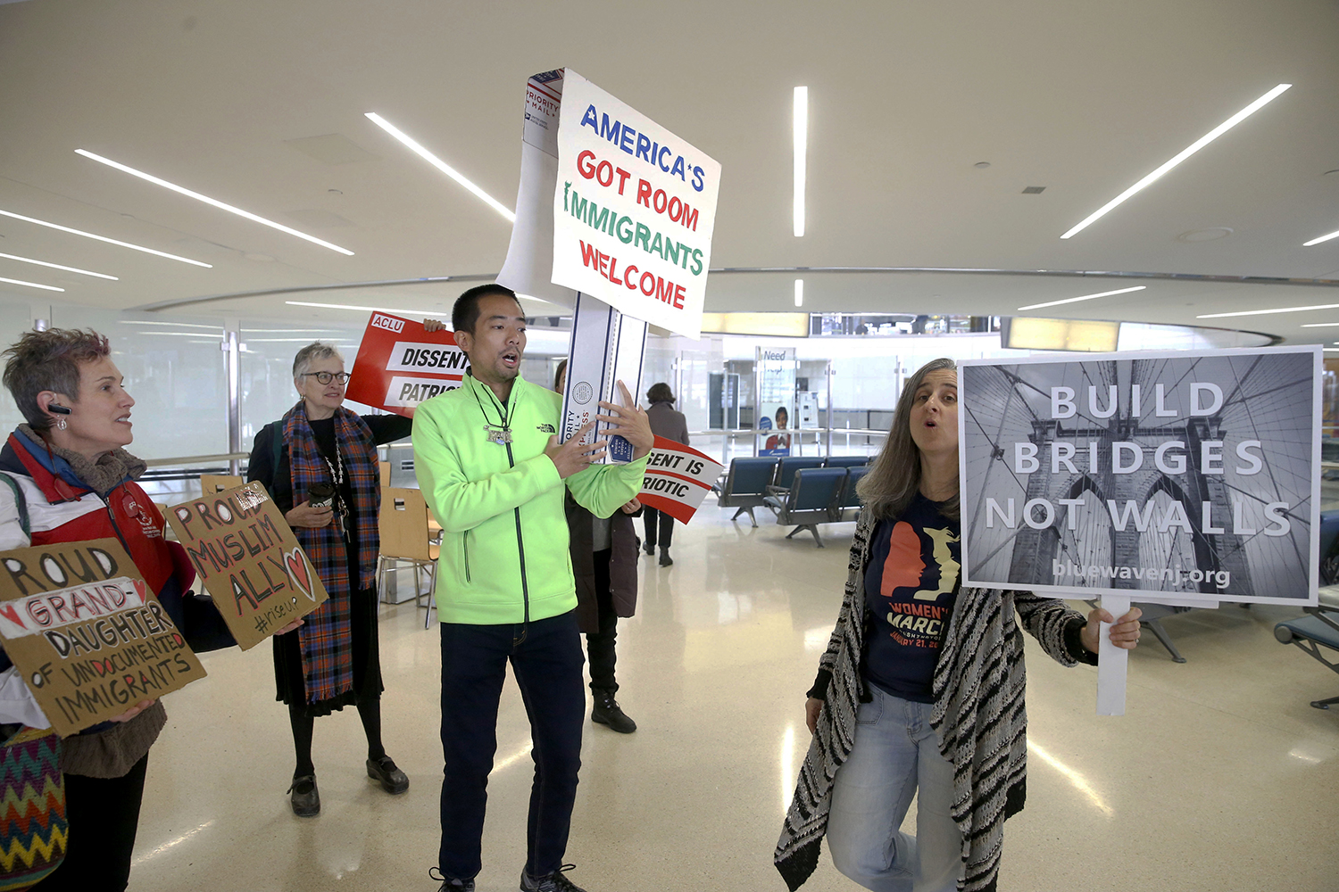 Appeals court to hear arguments on Trump’s travel ban in May