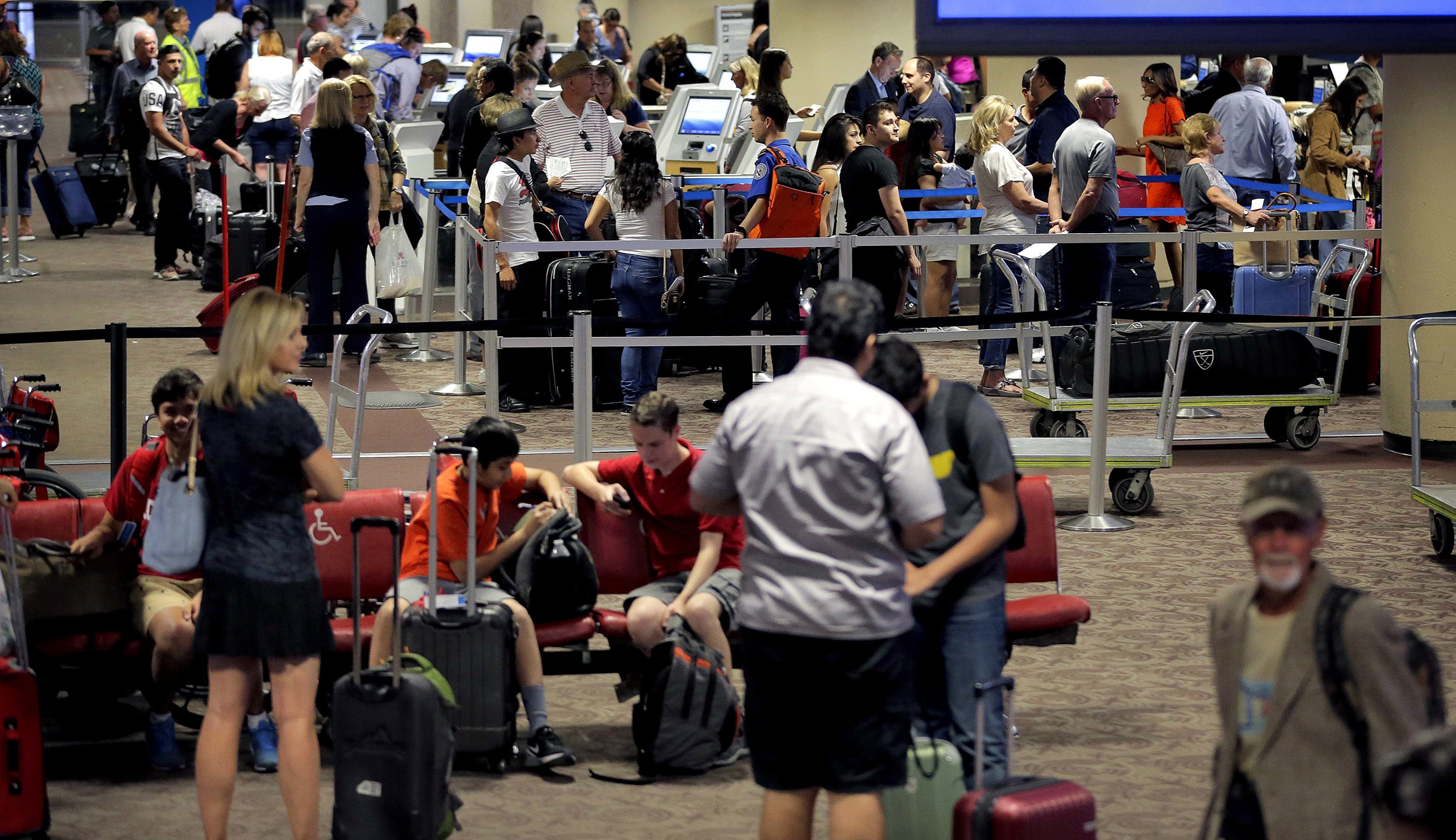 CDC issues orders for handling vaccinated international travelers