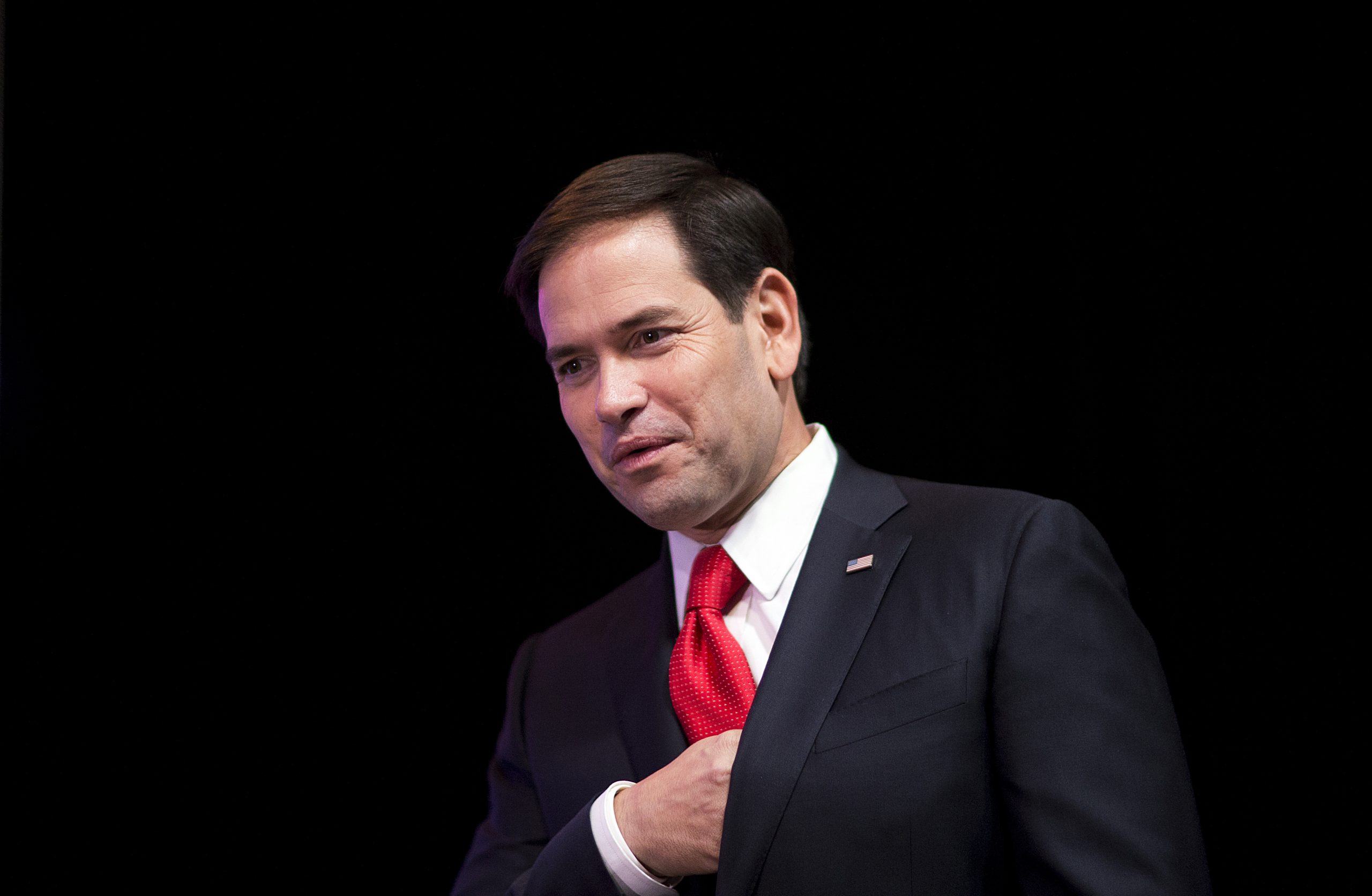 Rubio courts conservative activists by emphasizing the economy and family values
