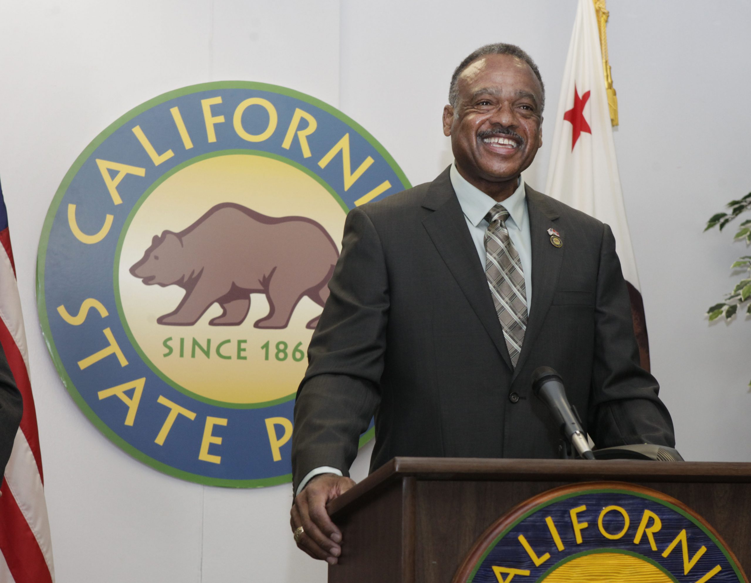 California state parks director steps down