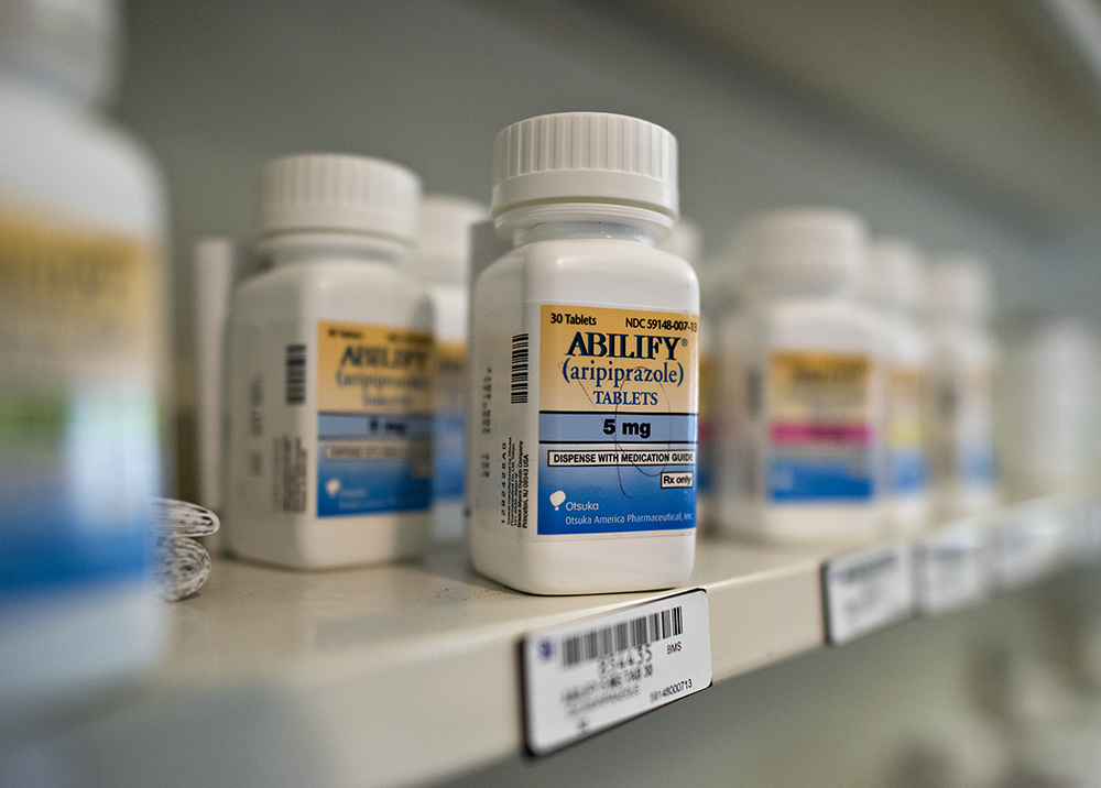 FDA: Antidepressant can cause gambling, binge eating, shopping and sex