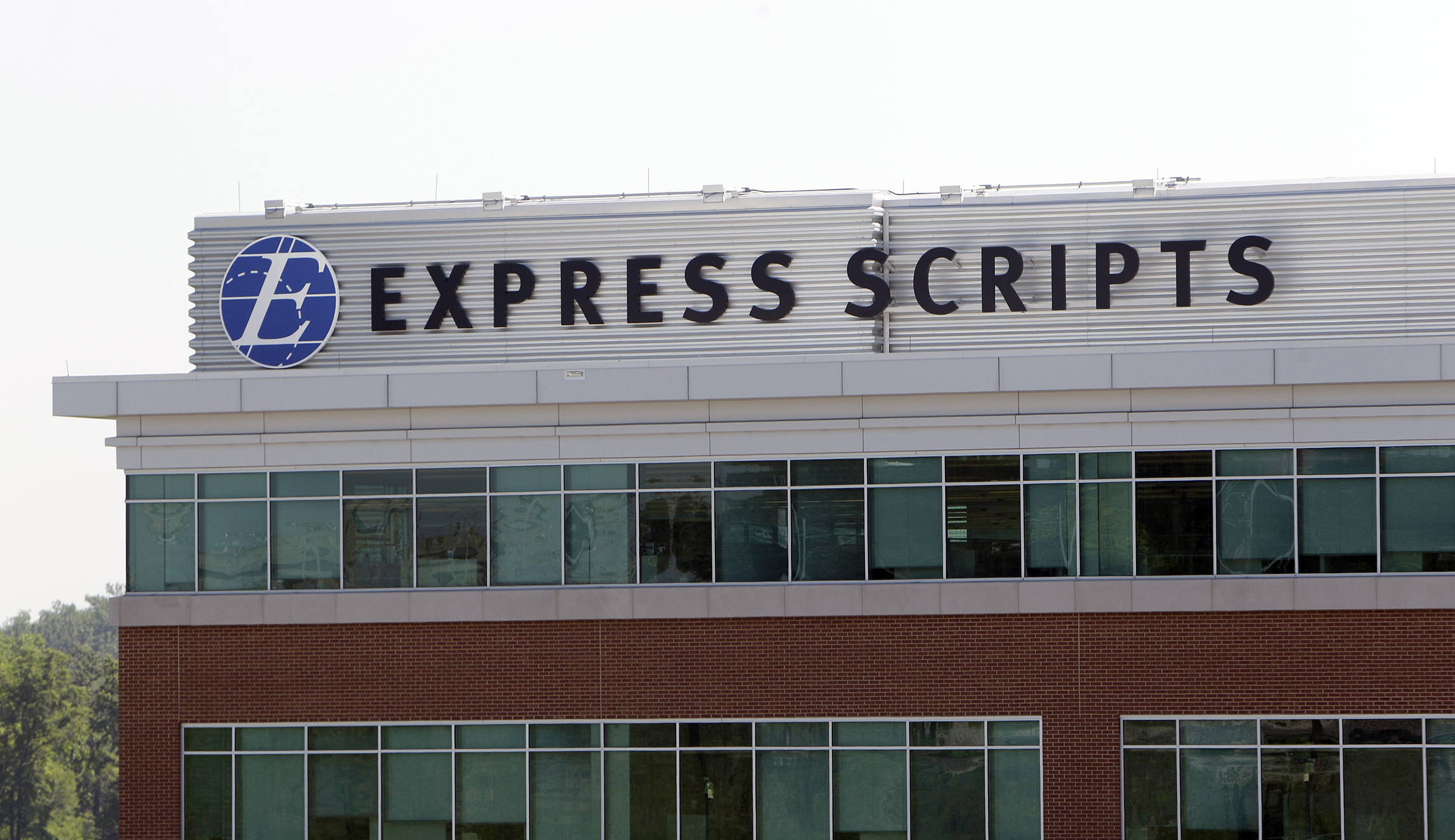 Cigna makes bid to buy drug plan middle man Express Scripts
