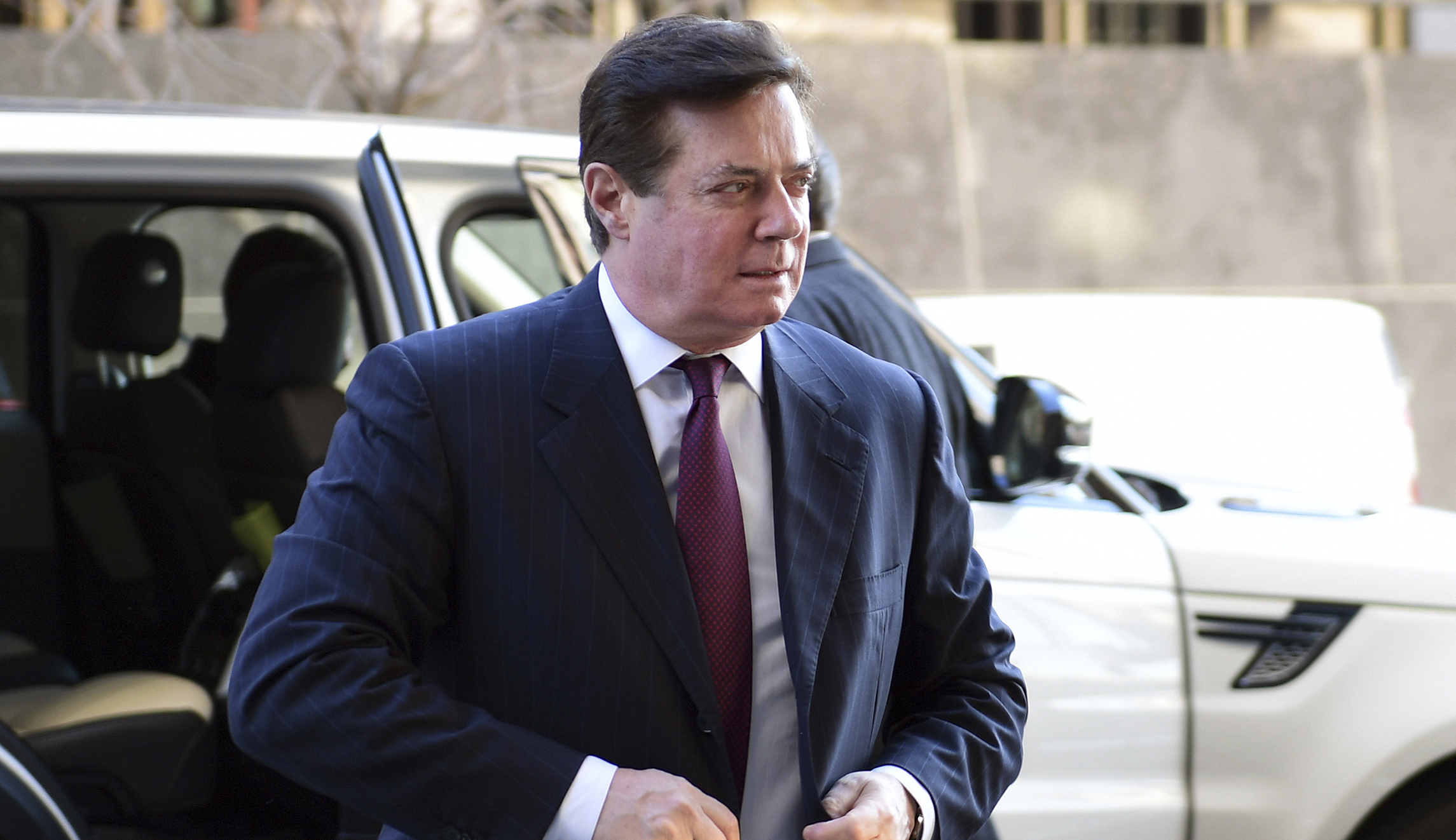 Paul Manafort granted bail, to be released from house arrest
