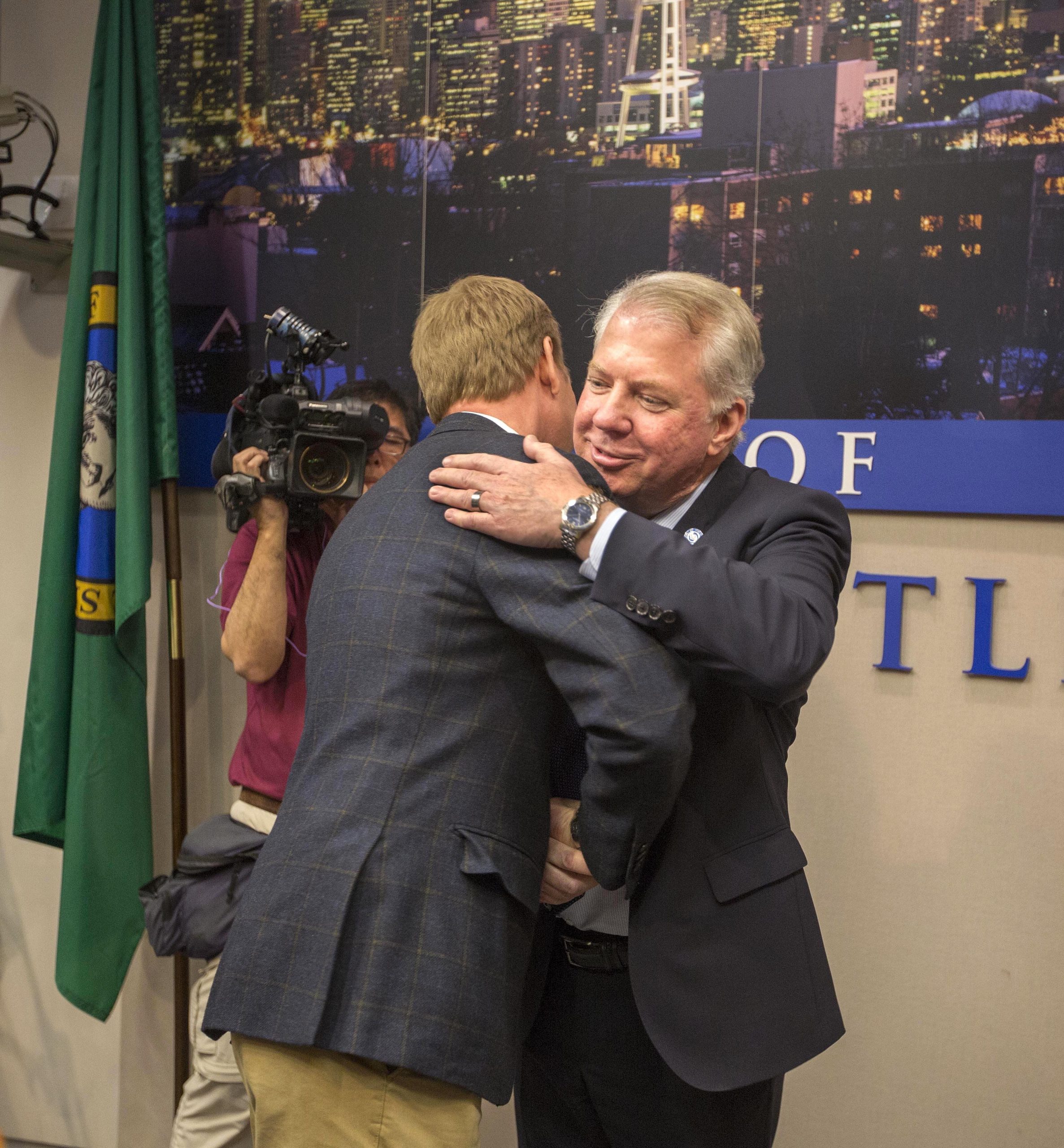 Seattle mayor proposes phased-in $15 minimum wage