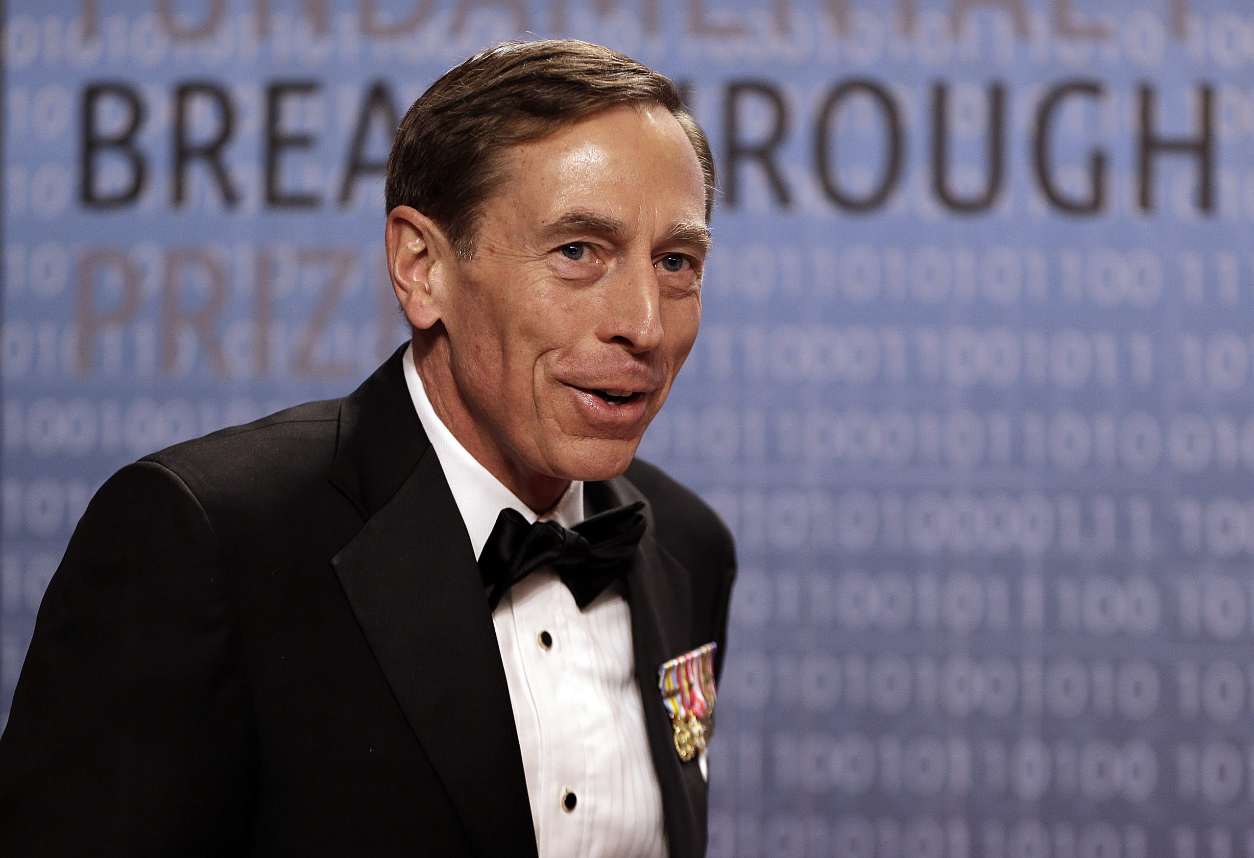 Did David Petraeus endorse Hillary Clinton?
