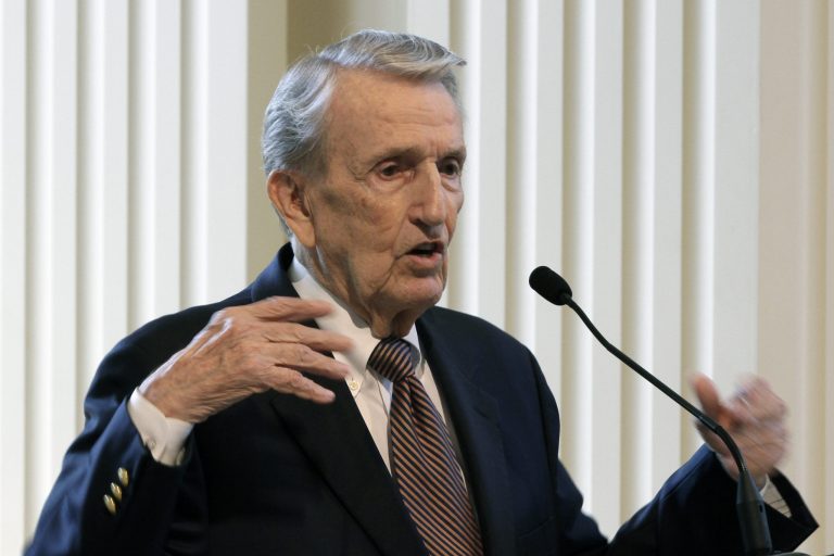 Dale Bumpers served in the Senate from 1975 until 1999 after serving two terms as Arkansas governor. (AP Photo/Danny Johnston)