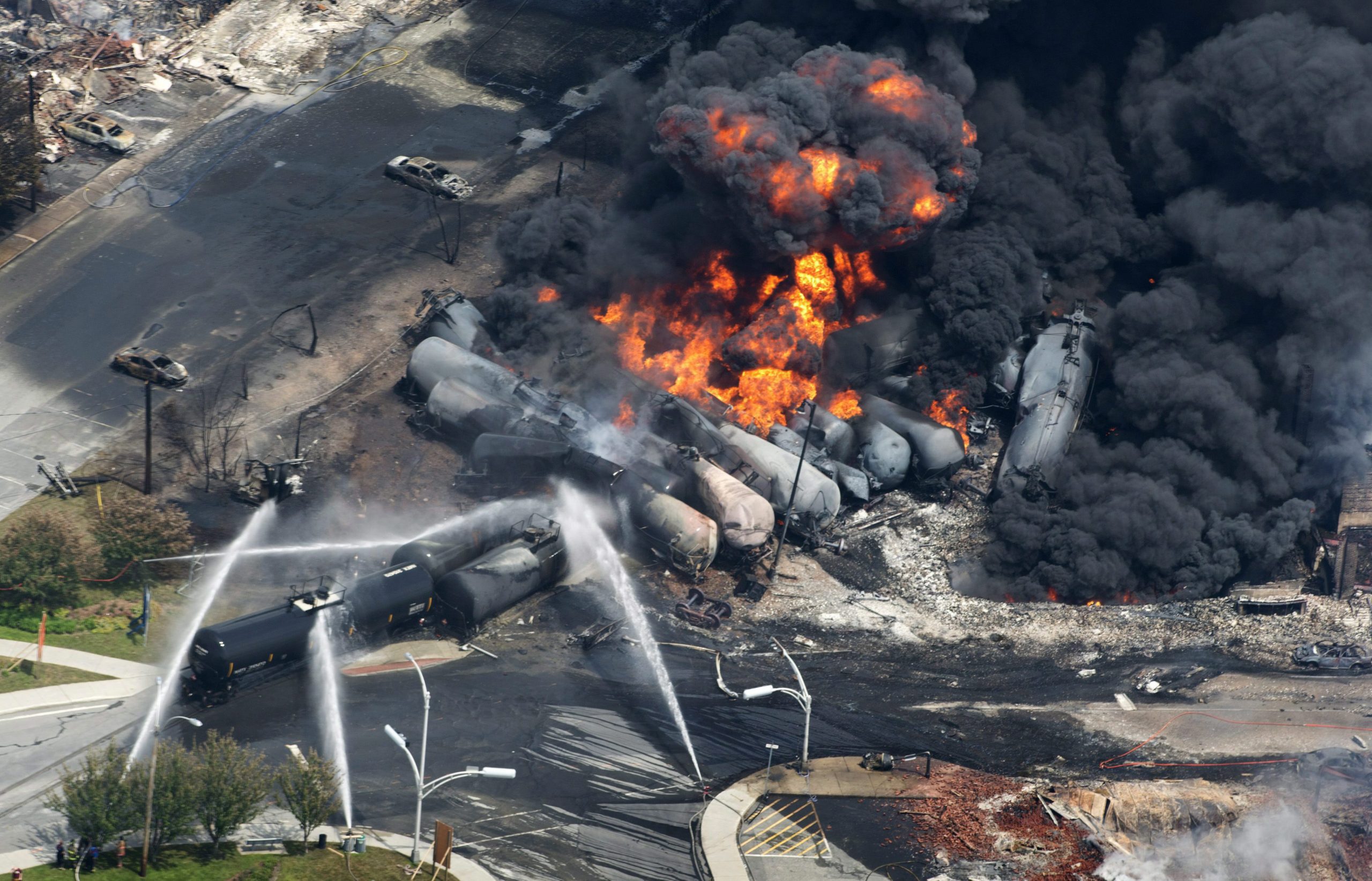 Oil, rail industries want 7 years to fix tank cars