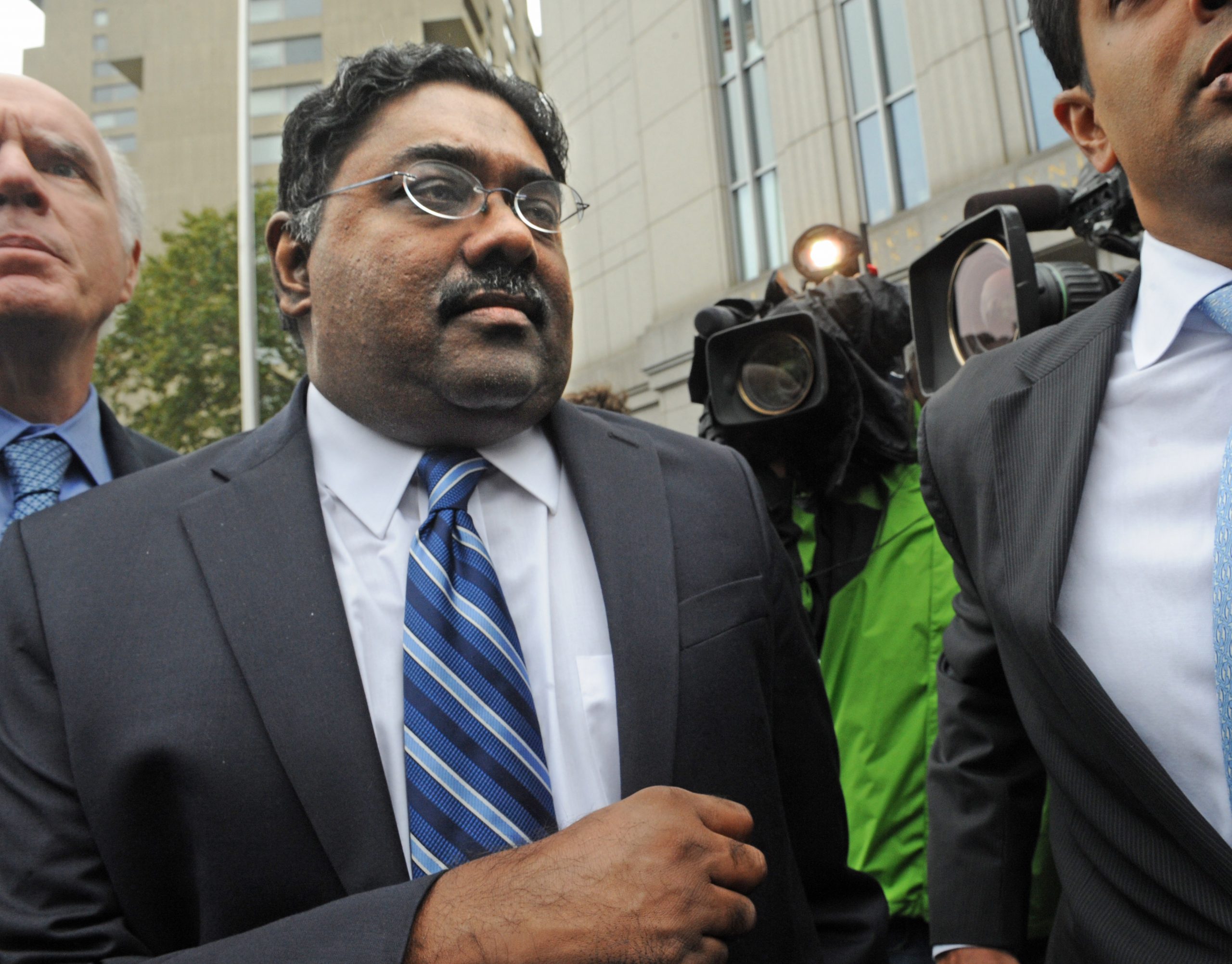 Lawsuit: Inmate tried to buy influence in prison