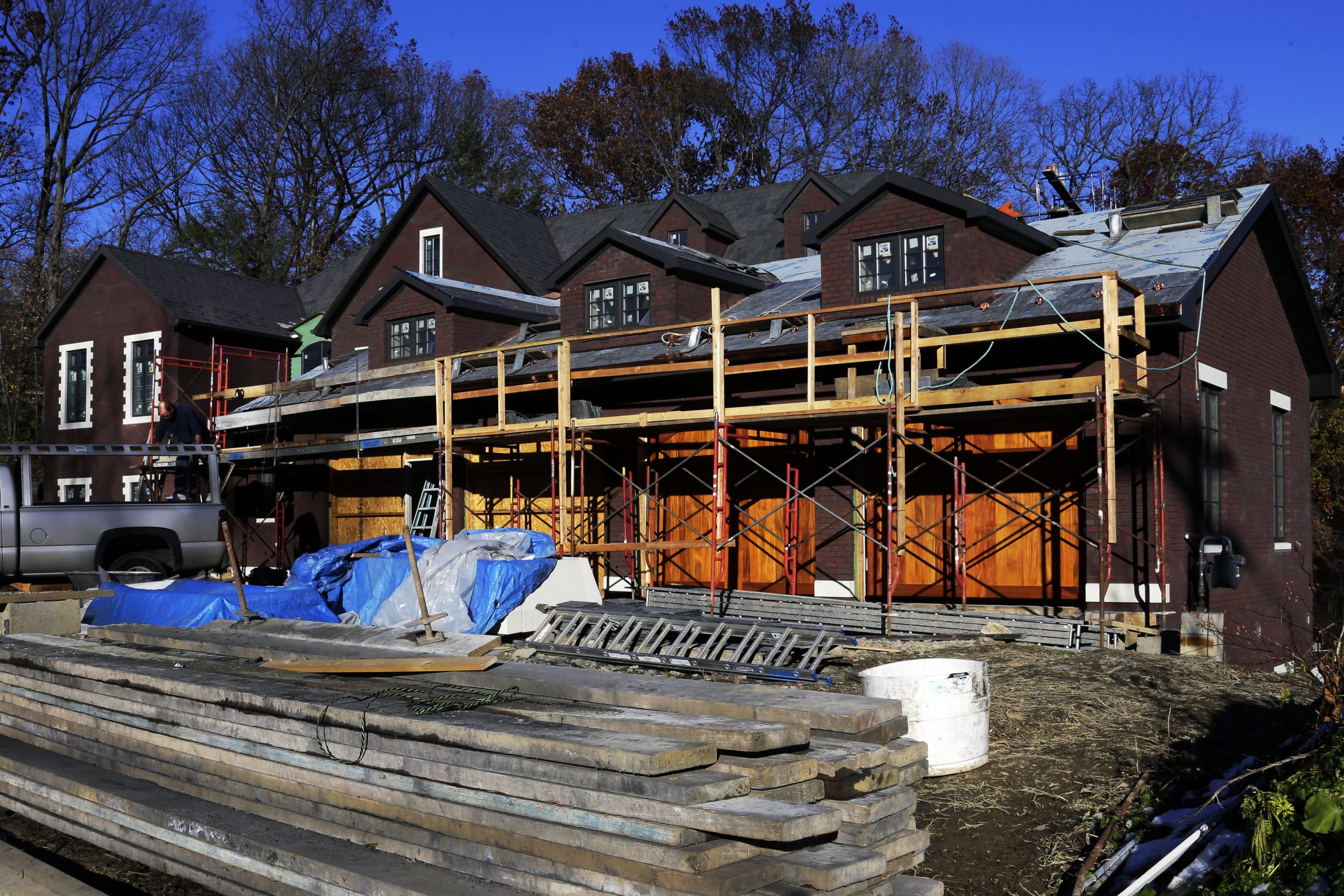 US home construction hits highest pace in 5 years