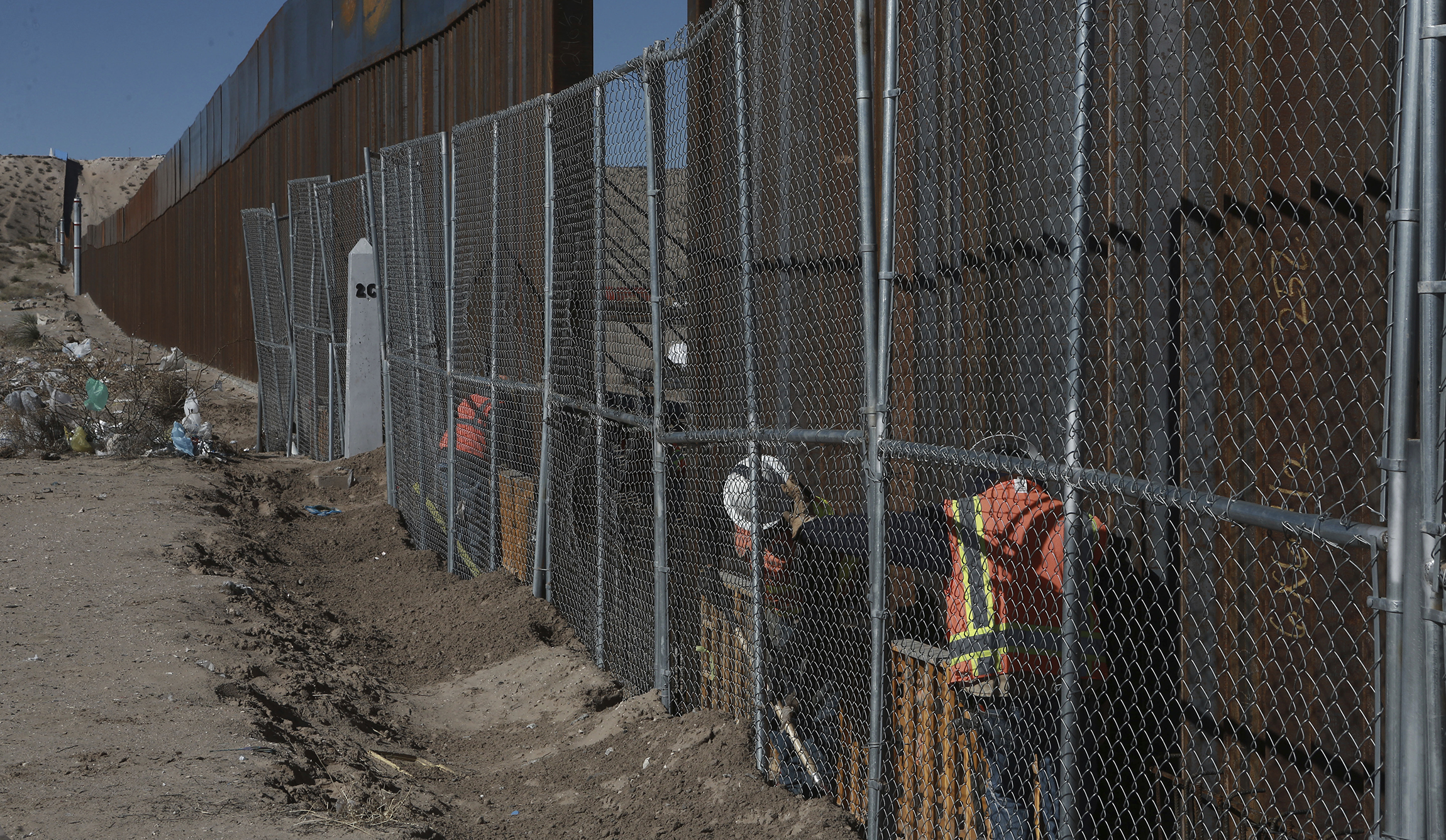 DHS solicits proposals for ‘solid concrete border wall’
