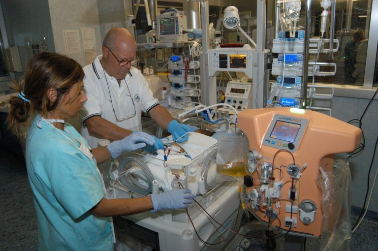 Doctors design mini dialysis machine for babies