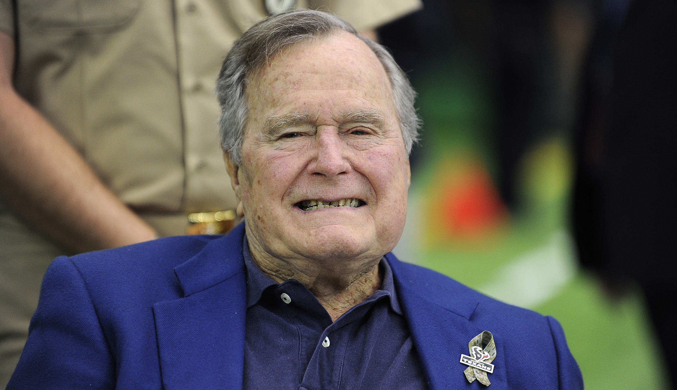 George H.W. Bush apologizes to actress Heather Lind after accusations of sexual assault