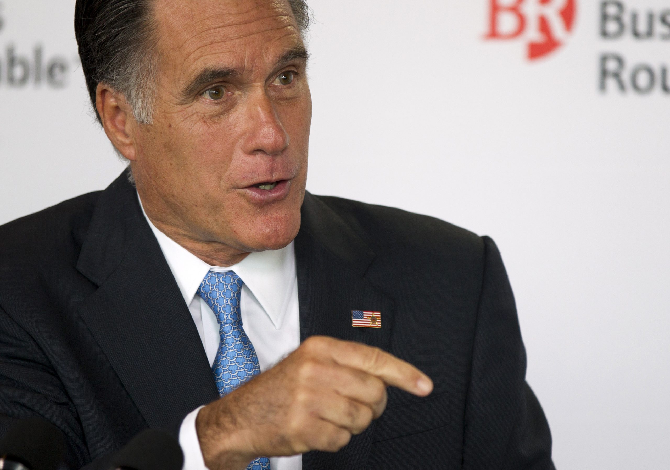 Romney amends budget goals, assails Obama’s record
