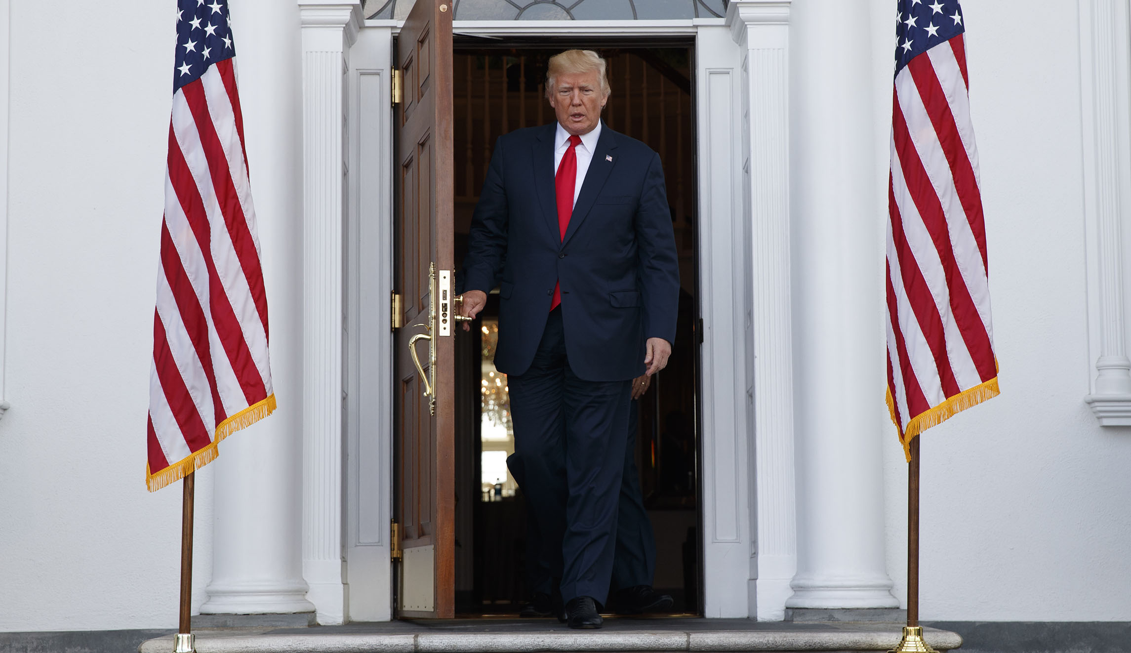 Trump officially declares opioid epidemic a national emergency
