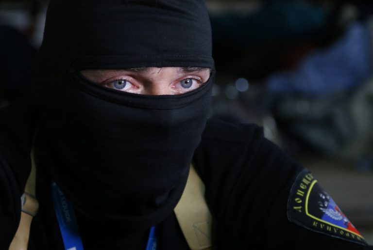 Ukraine insurgents reject call to quit buildings