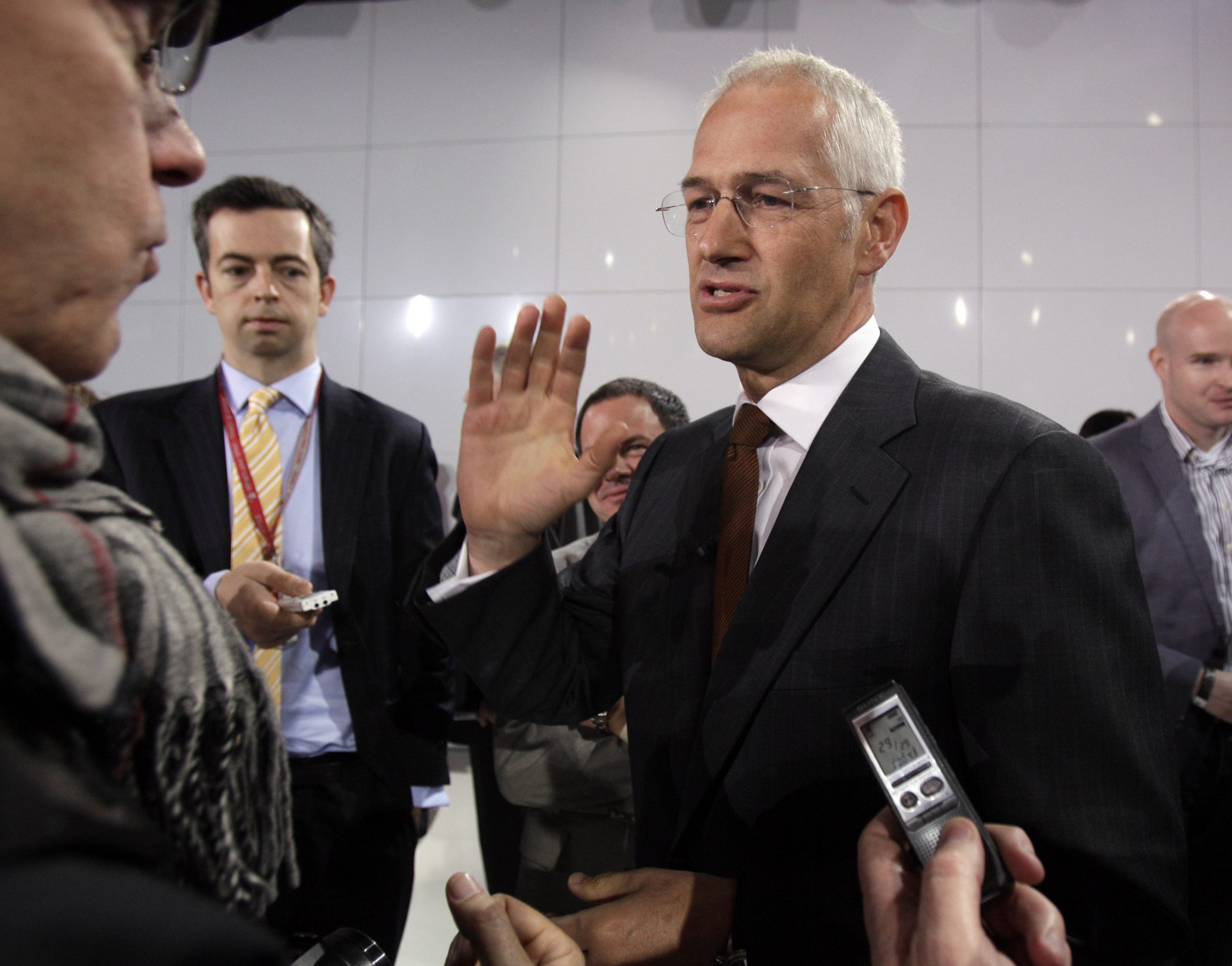 Volkswagen’s top US executive steps down