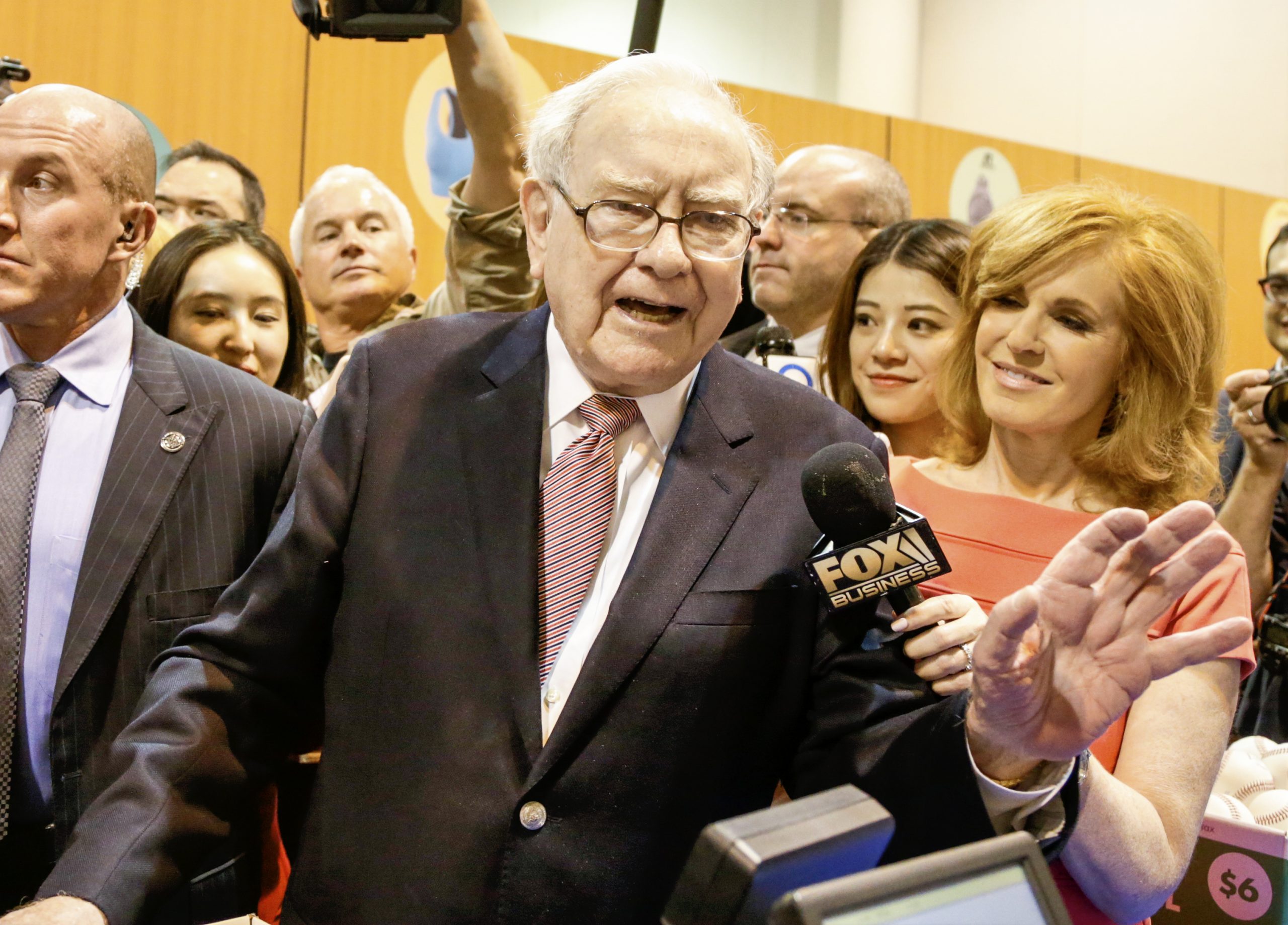 Warren Buffett: Trump’s tax plan will help my wealthy shareholders