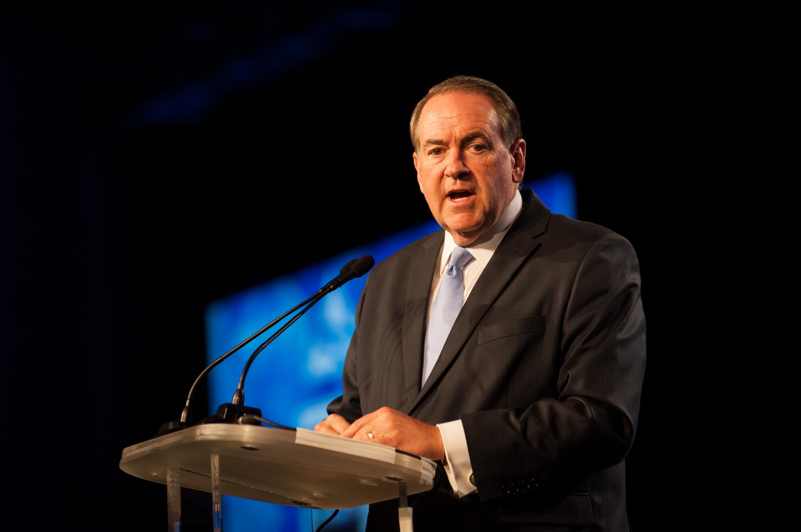 Huckabee, Santorum trying to recreate social conservative magic