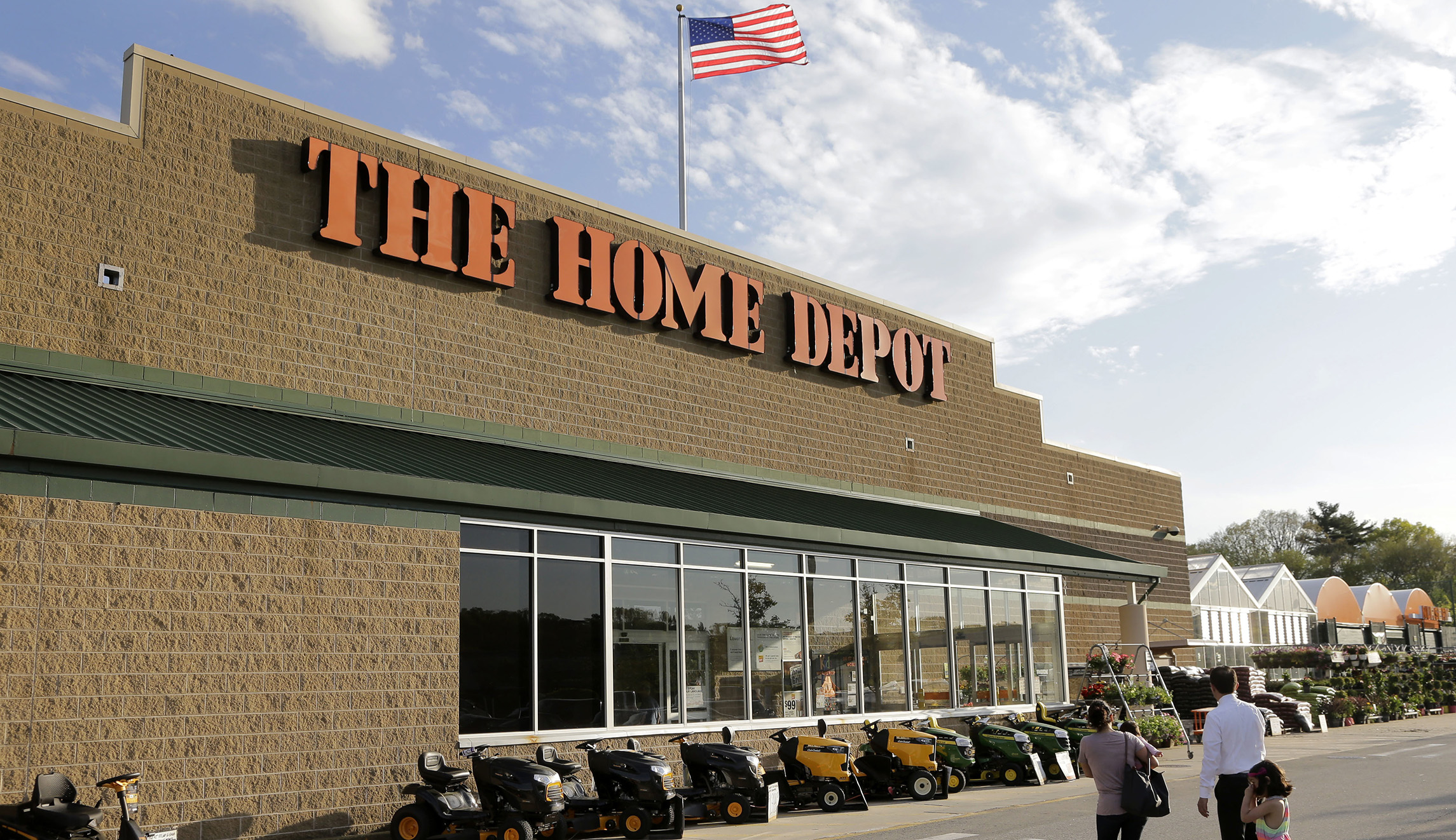 Home Depot announces bonuses for 400,000 workers after tax cut