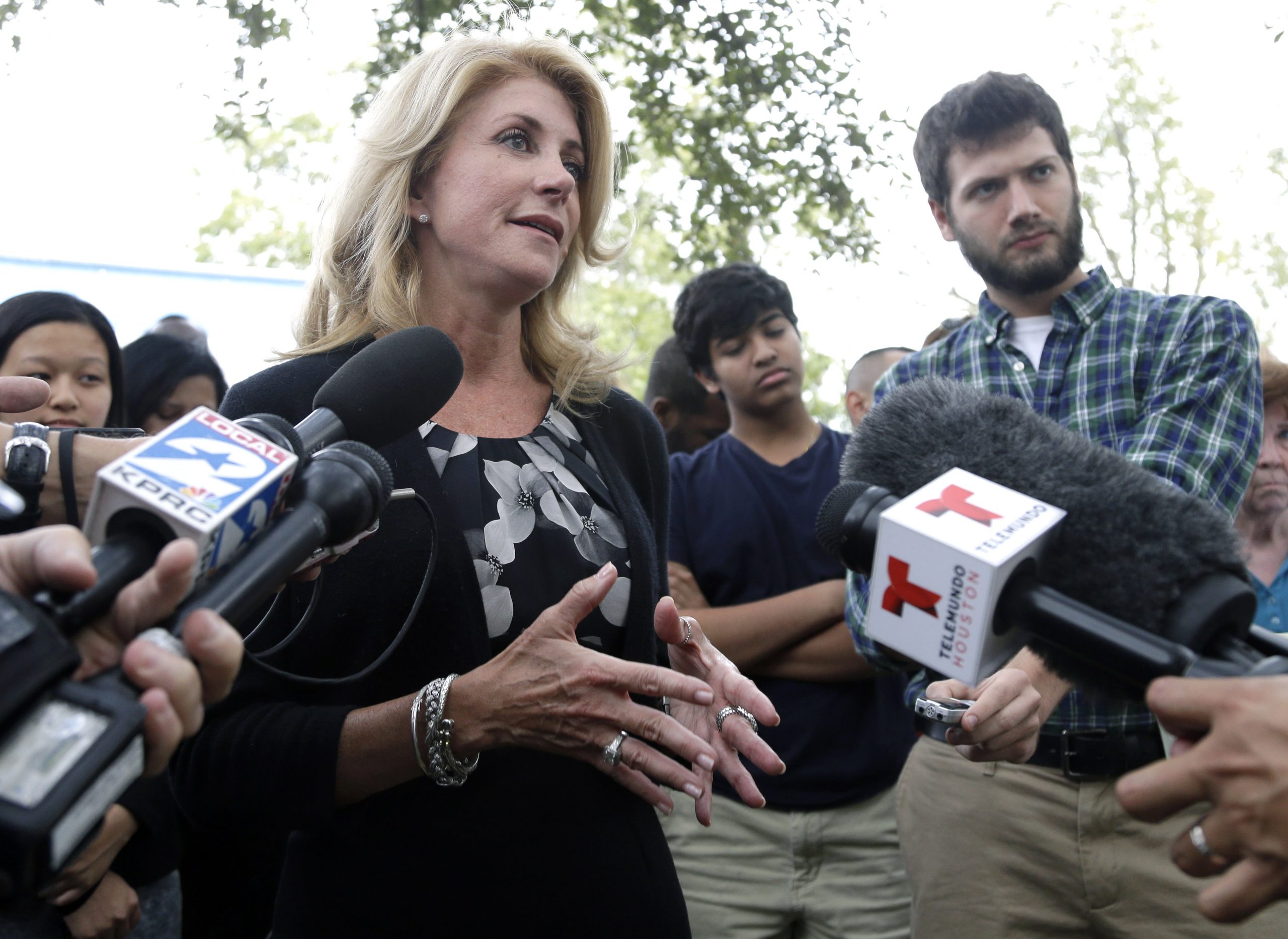Wendy Davis endorses Hillary Clinton