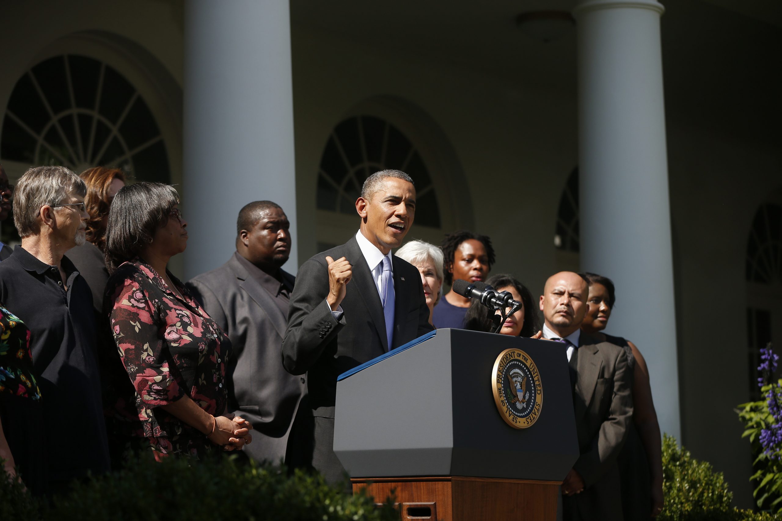 Obama hails ‘historic’ launch of health exchanges