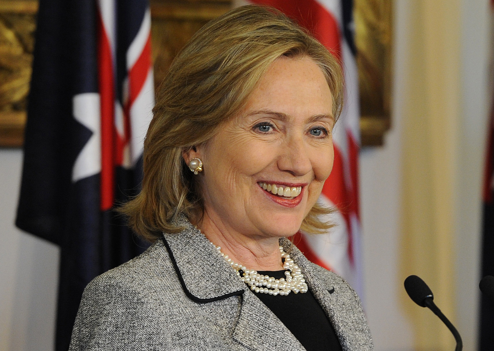 Clinton fundraises with State Dept. contractor