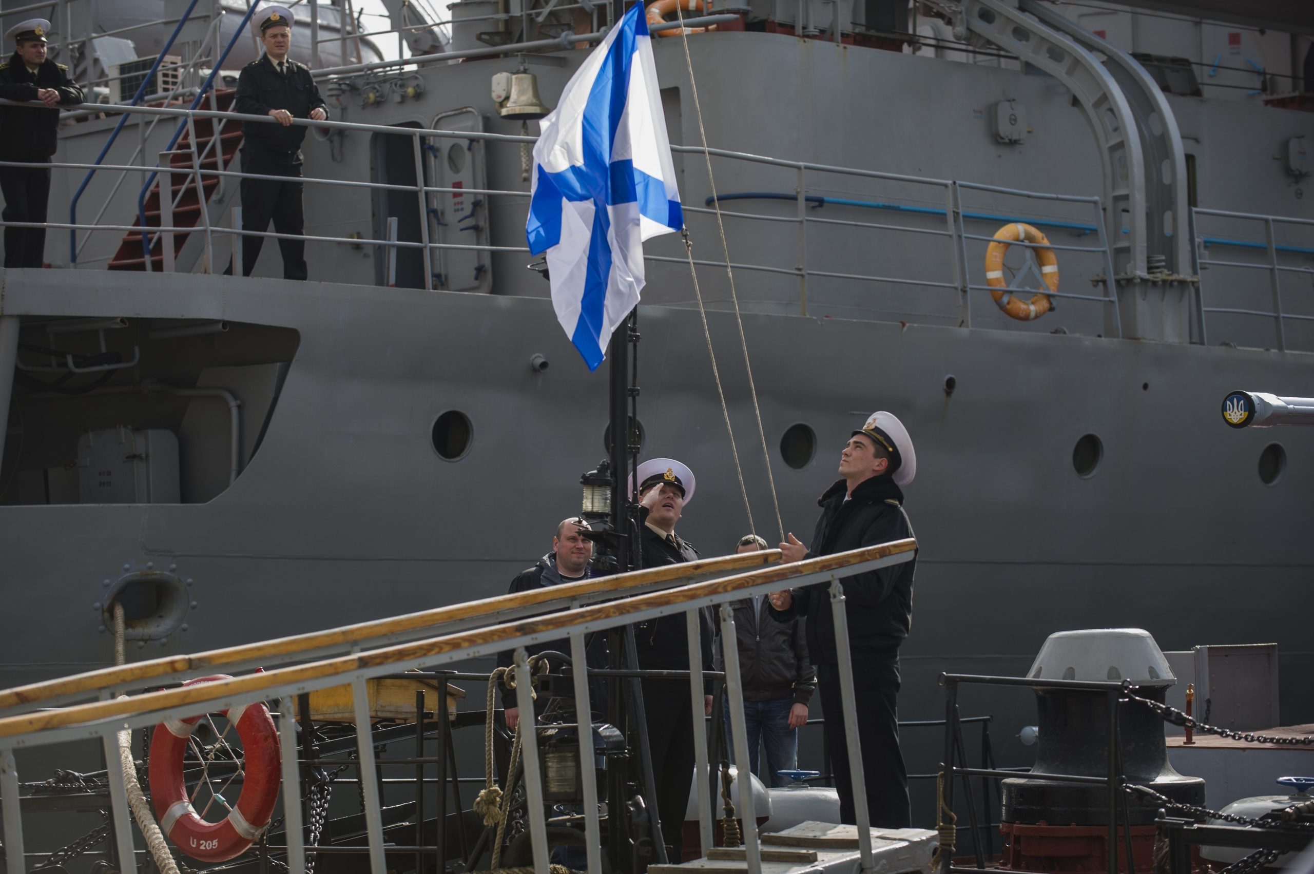 Pro-Russian crowds seize 3 Ukrainian warships