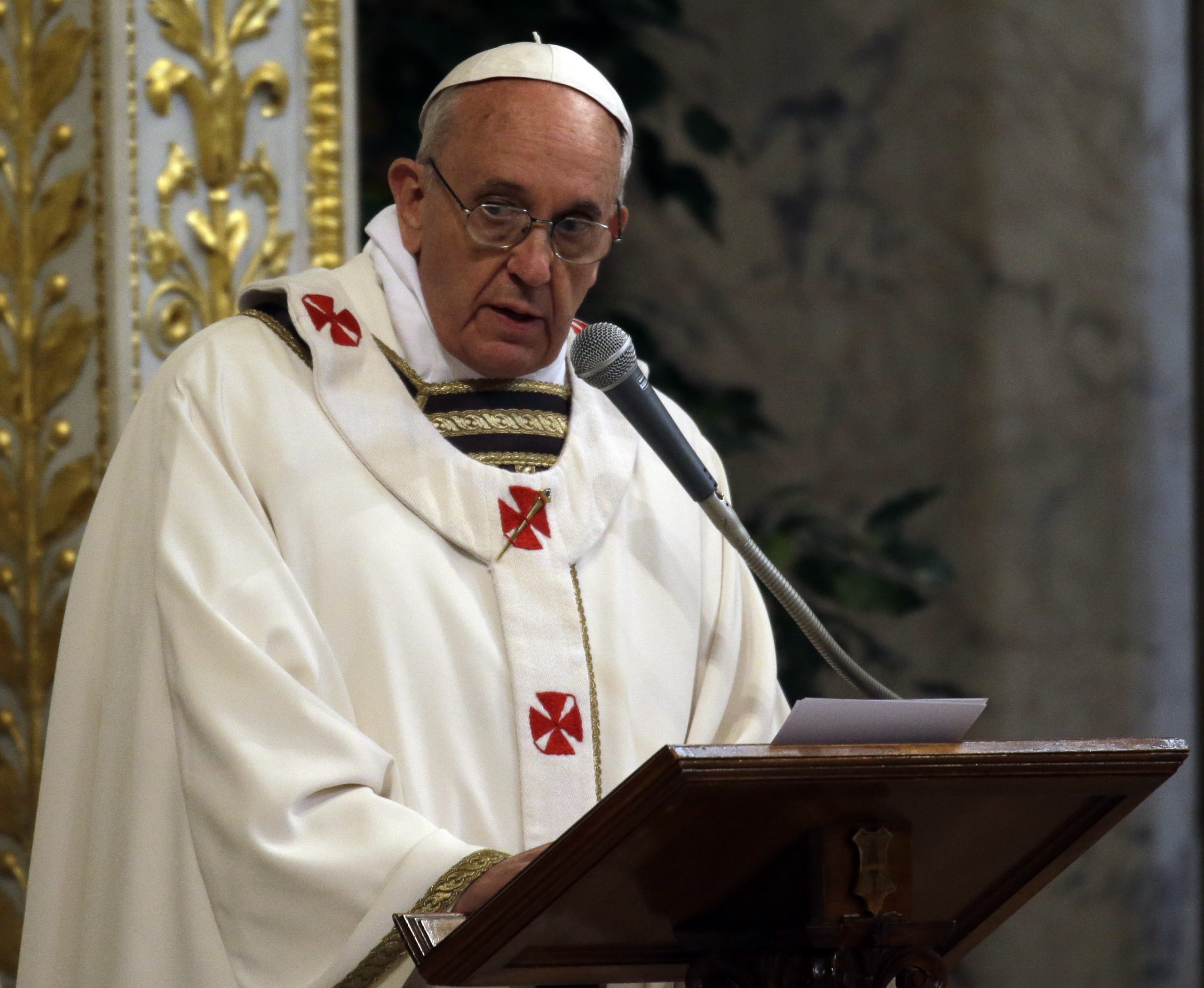 Pope Francis supports crackdown on US nuns