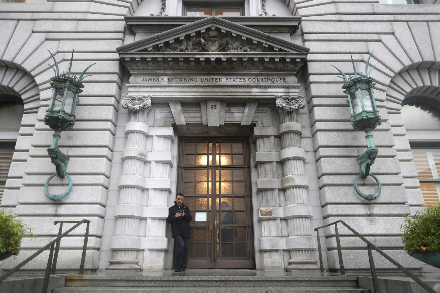 Judges fight move to break up 9th Circuit Court of Appeals