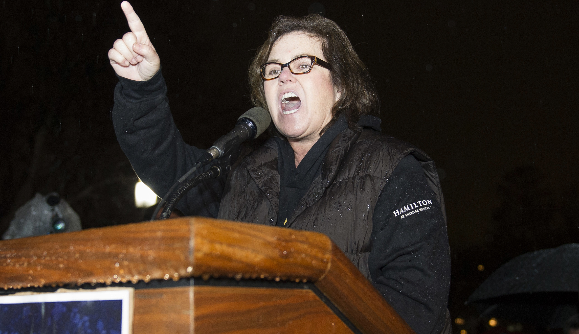 Rosie O’Donnell leads dozens of Broadway singers in protest outside White House