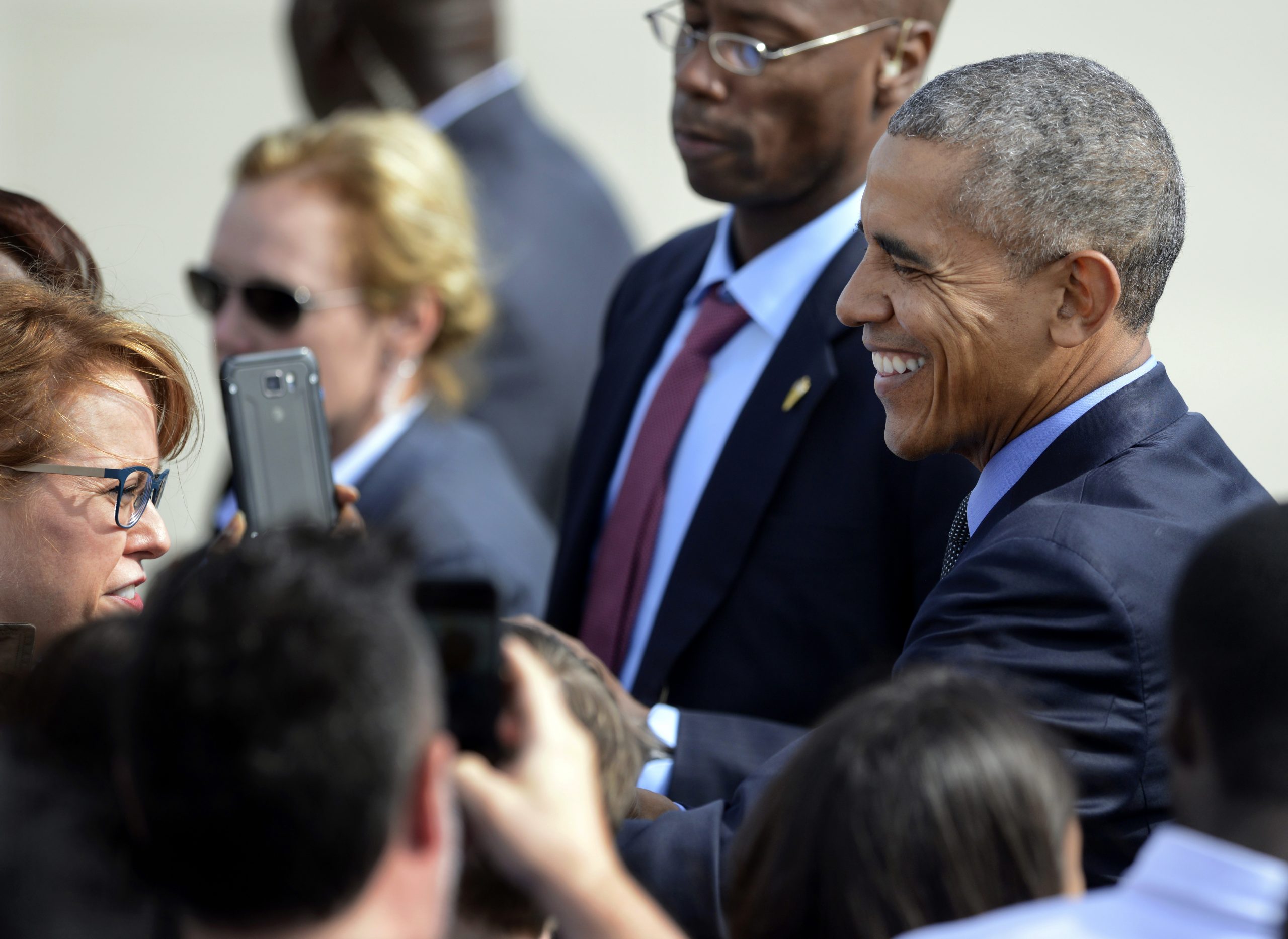 Obama votes, roots for Cubs