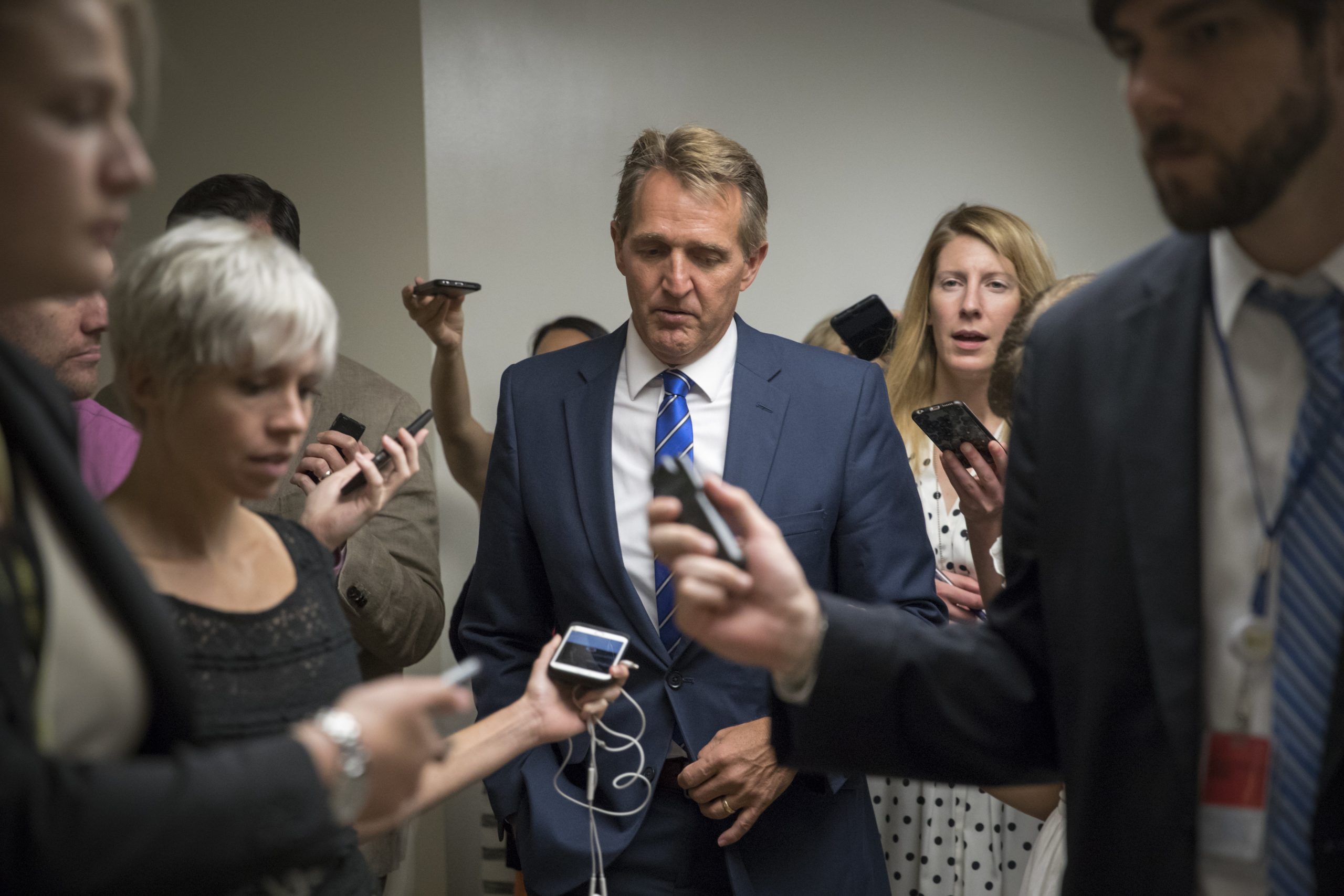Jeff Flake backs amendment curbing Trump’s security clearance powers