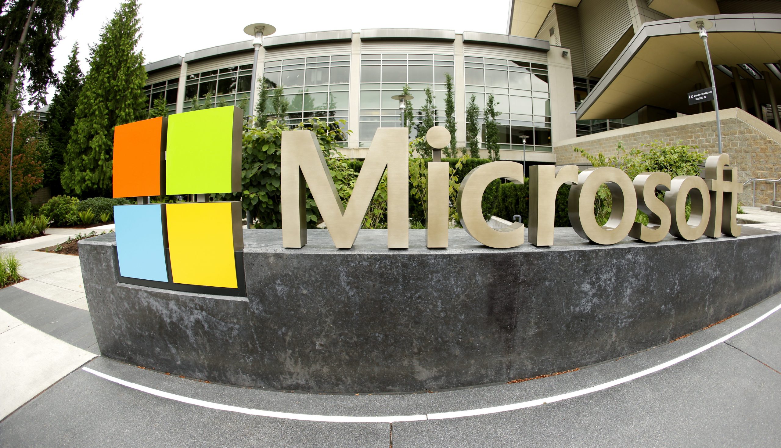 ‘Minecraft’ could boost Microsoft’s mobile reach
