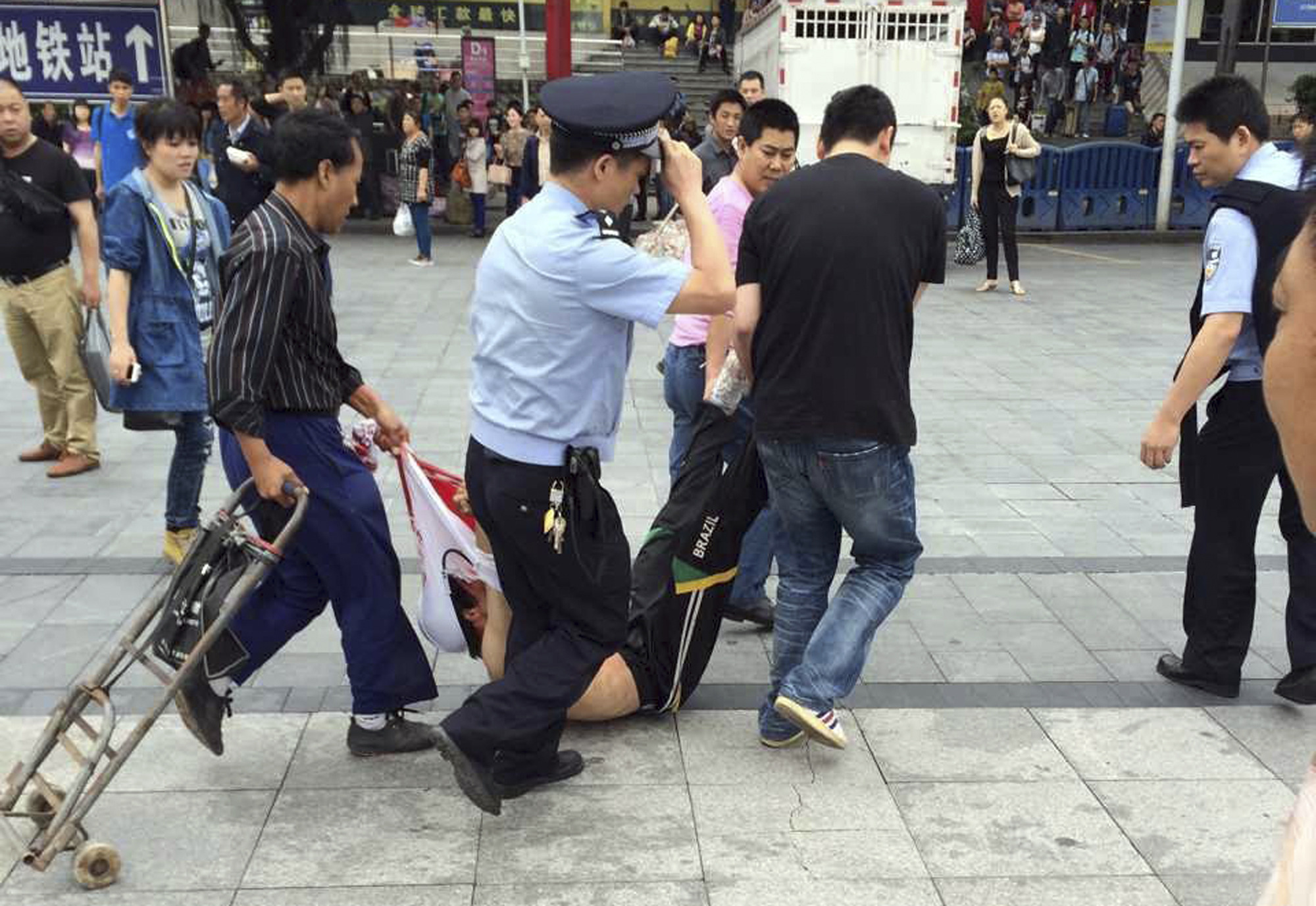 6 injured in hacking attack at Chinese station