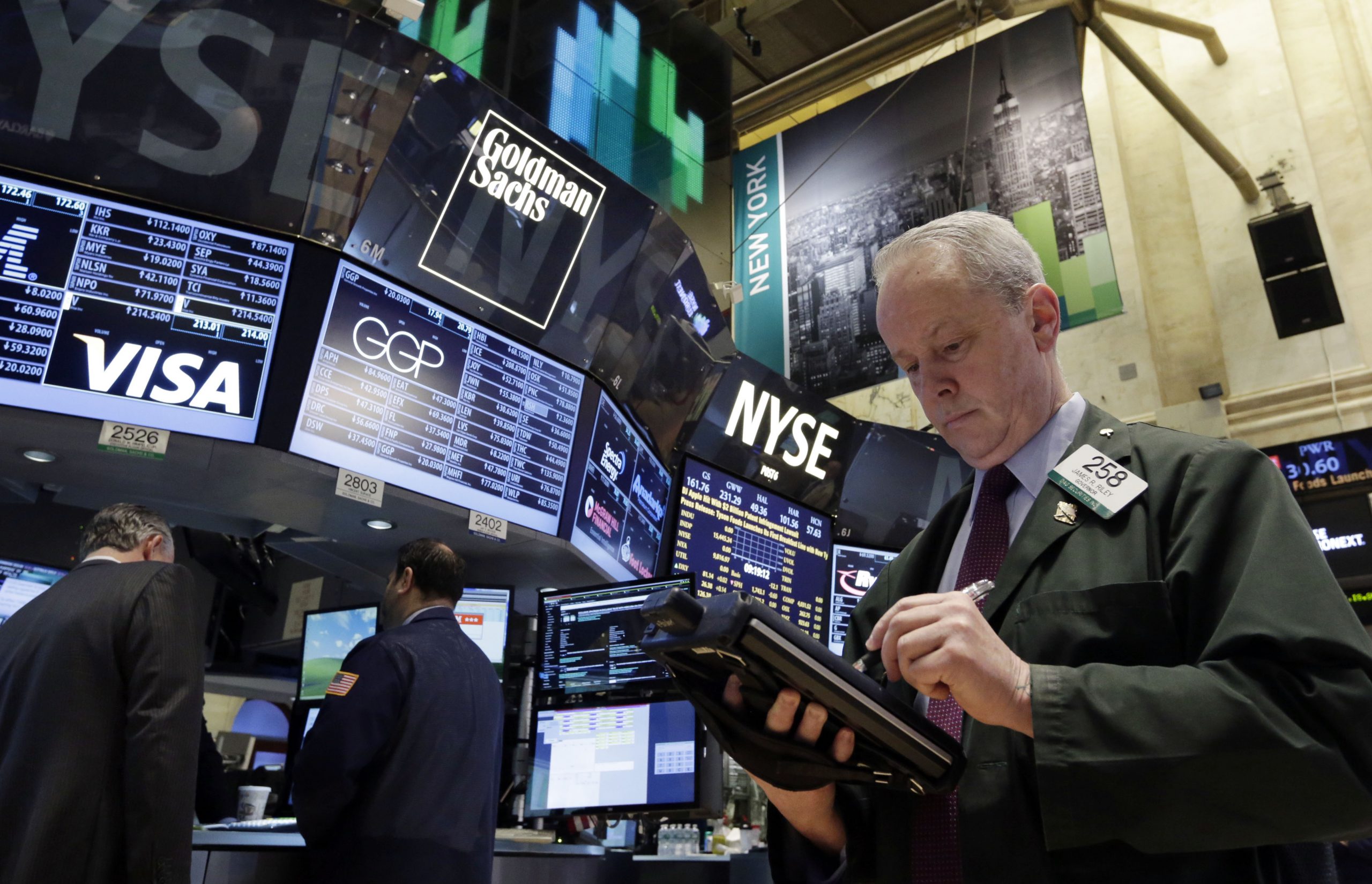US stocks end down slightly, but cut losses