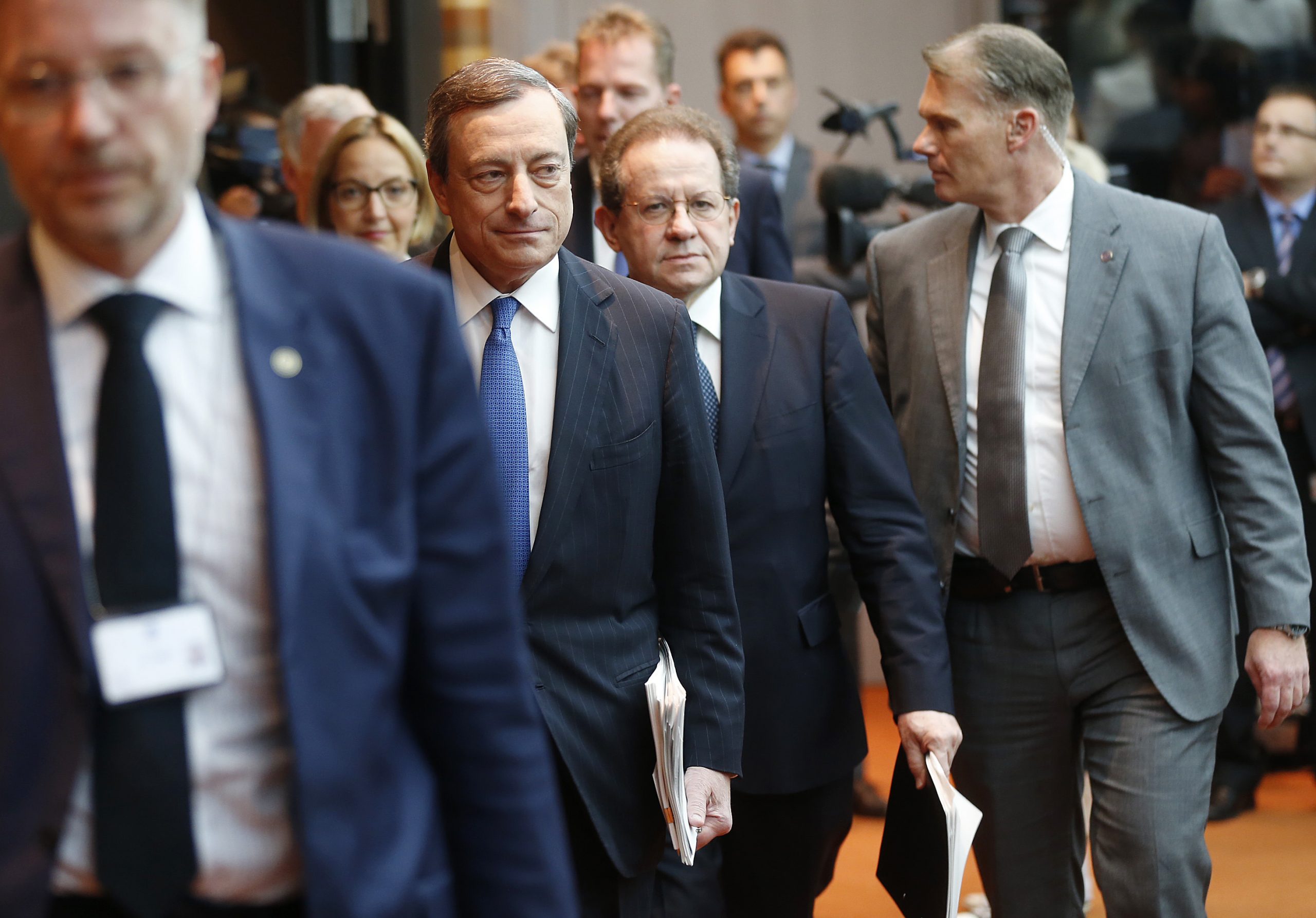 ECB getting closer to Fed-style stimulus