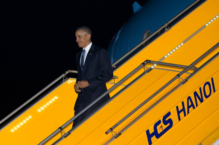 President Obama arrives on Air Force One at Noi Bai International Airport in Hanoi, Vietnam, Sunday, May 22, 2016. (AP Photo/Carolyn Kaster)