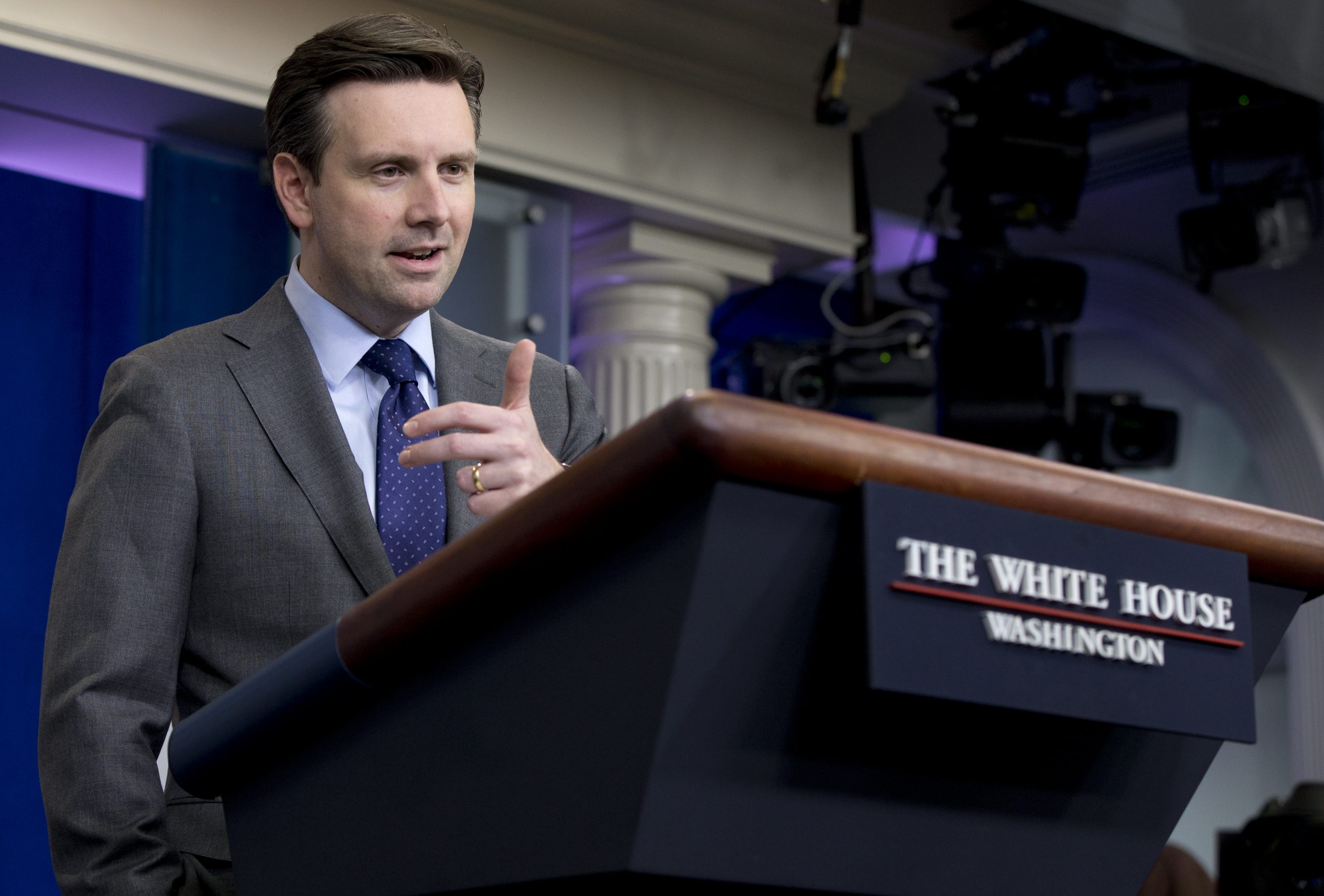 White House confident in refugee screening despite arrests