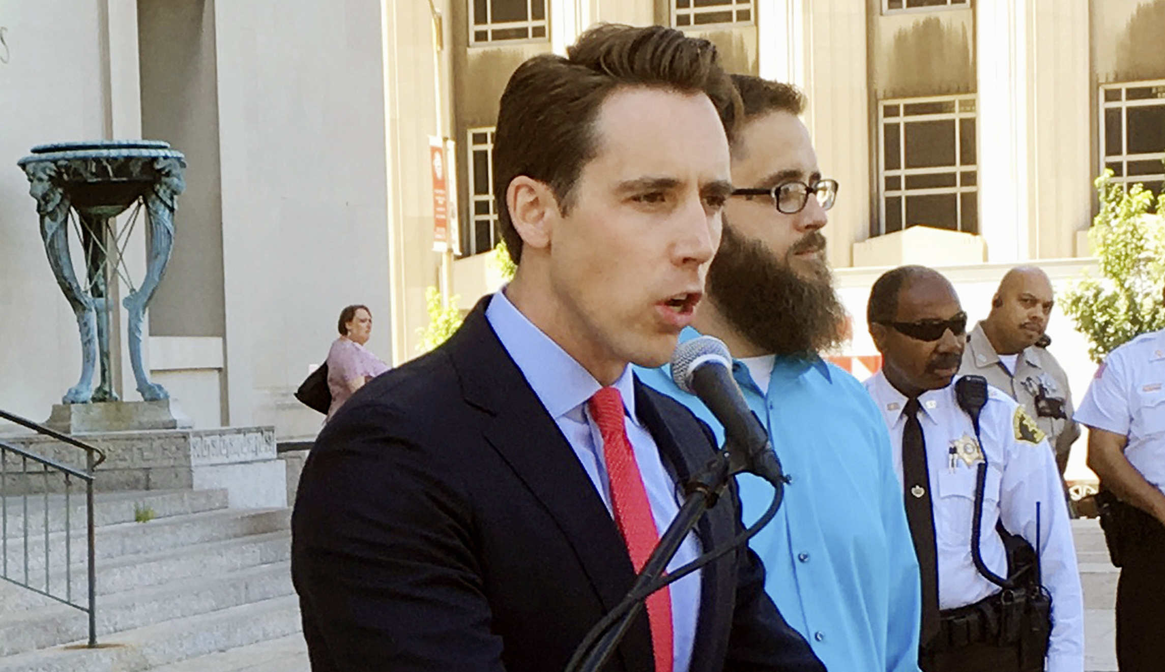Missouri Attorney General Josh Hawley moves toward 2018 Senate bid