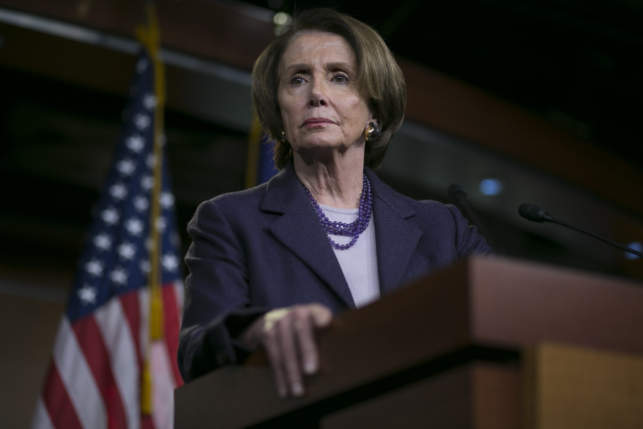 White House tries to downplay drama with Pelosi