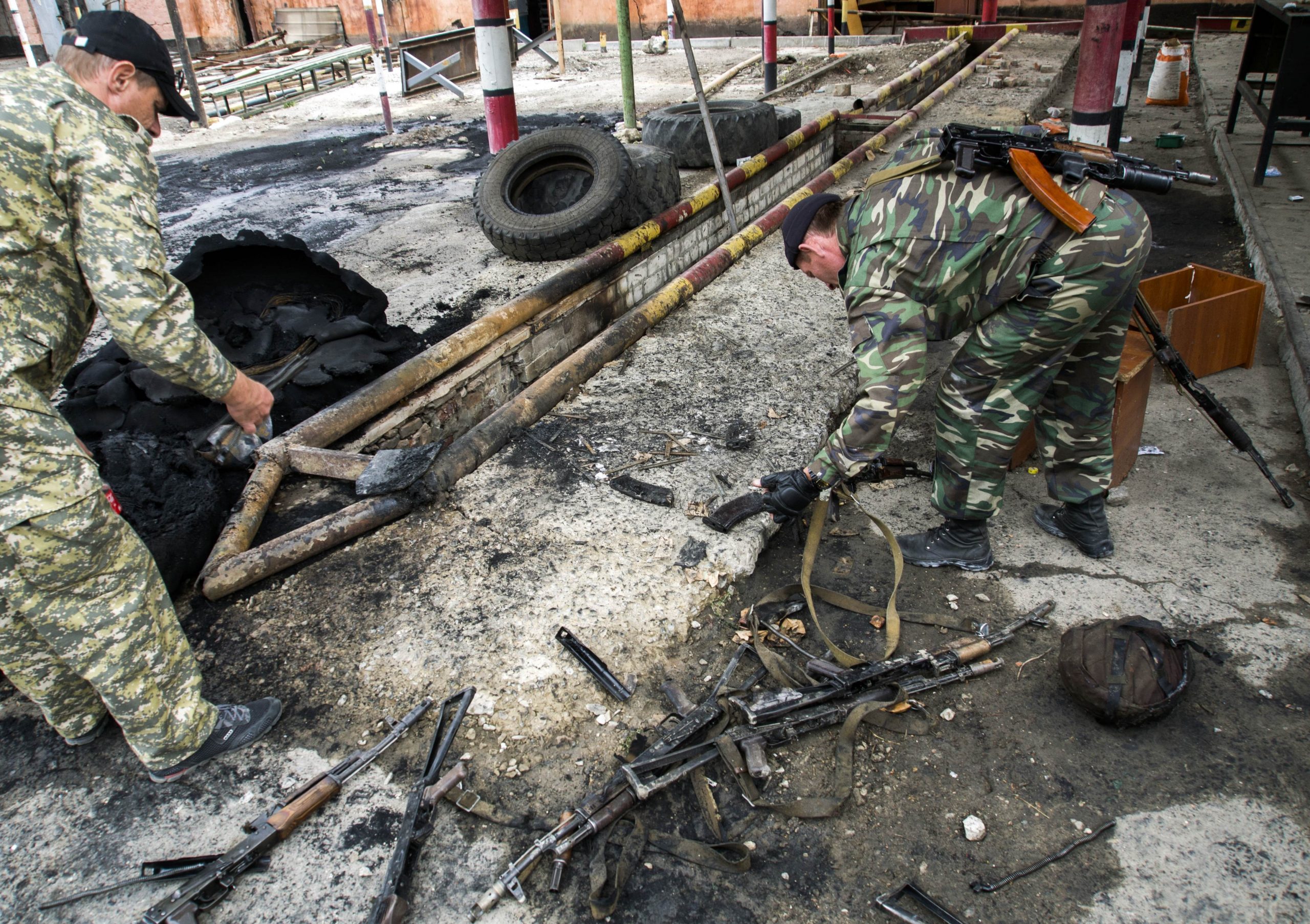 Rebels seize 3 government bases in eastern Ukraine