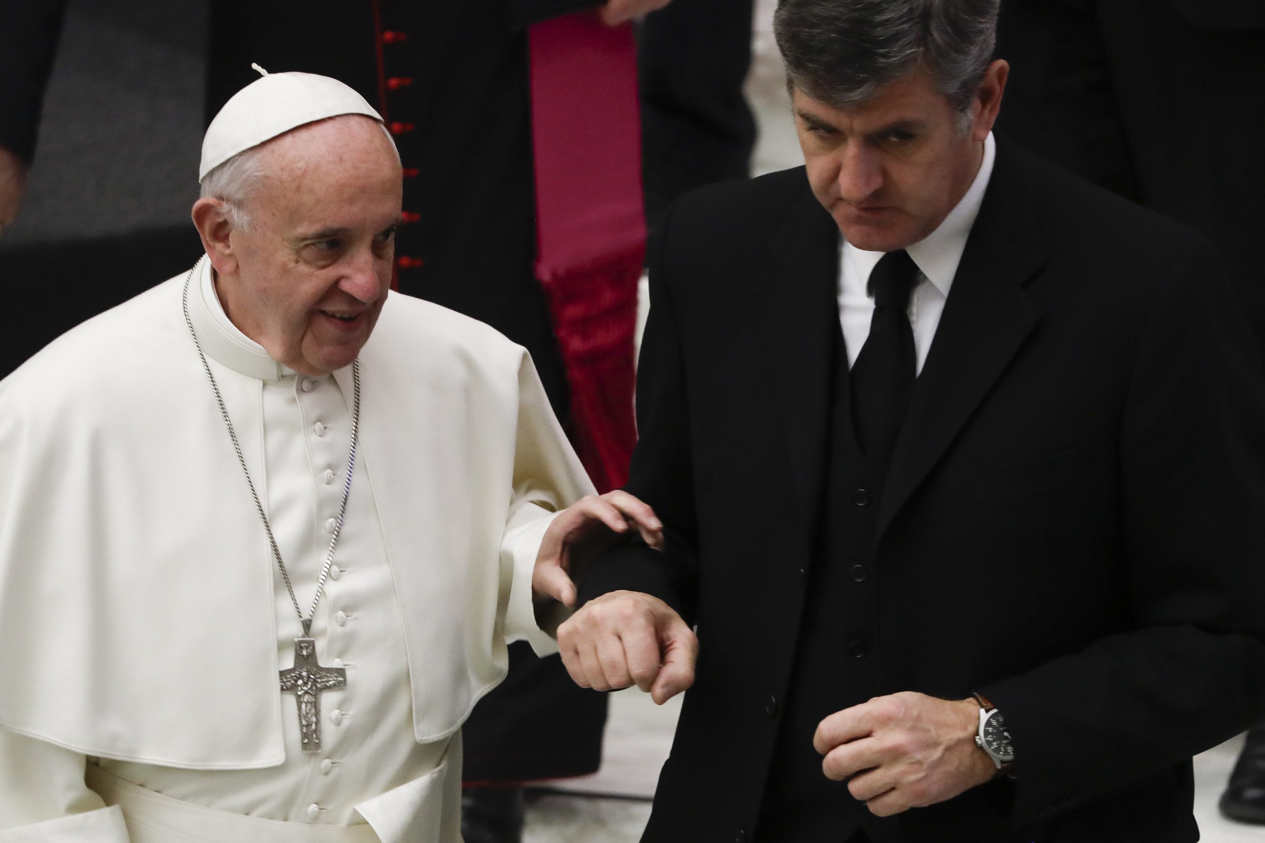 Media go after fake news with a fake story about Pope Francis