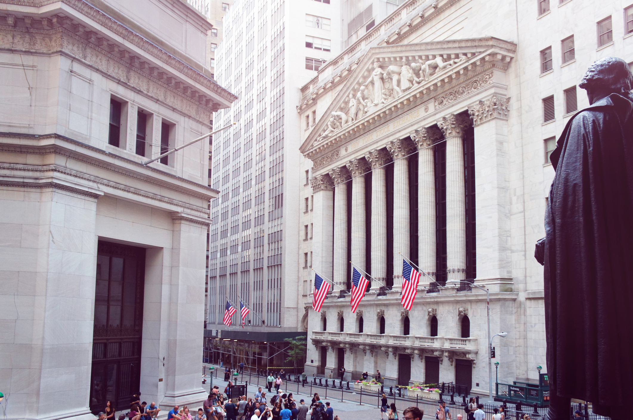Trump team muddies deregulation message with Glass-Steagall chatter