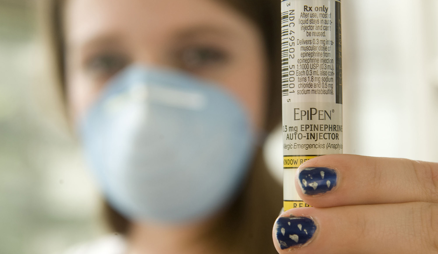 White House not ready to blast EpiPen maker