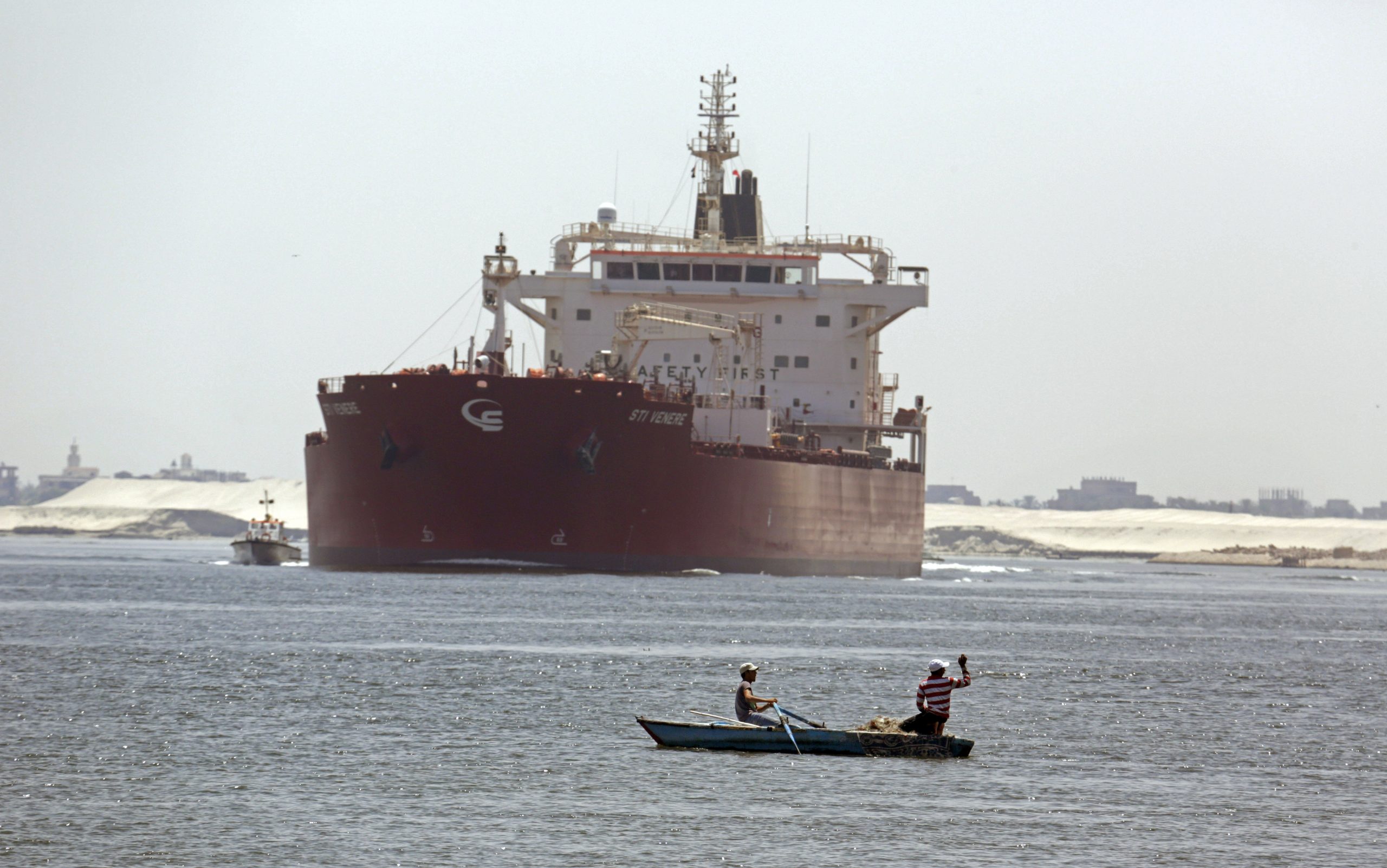 Egypt picks consortium to draft Suez plan