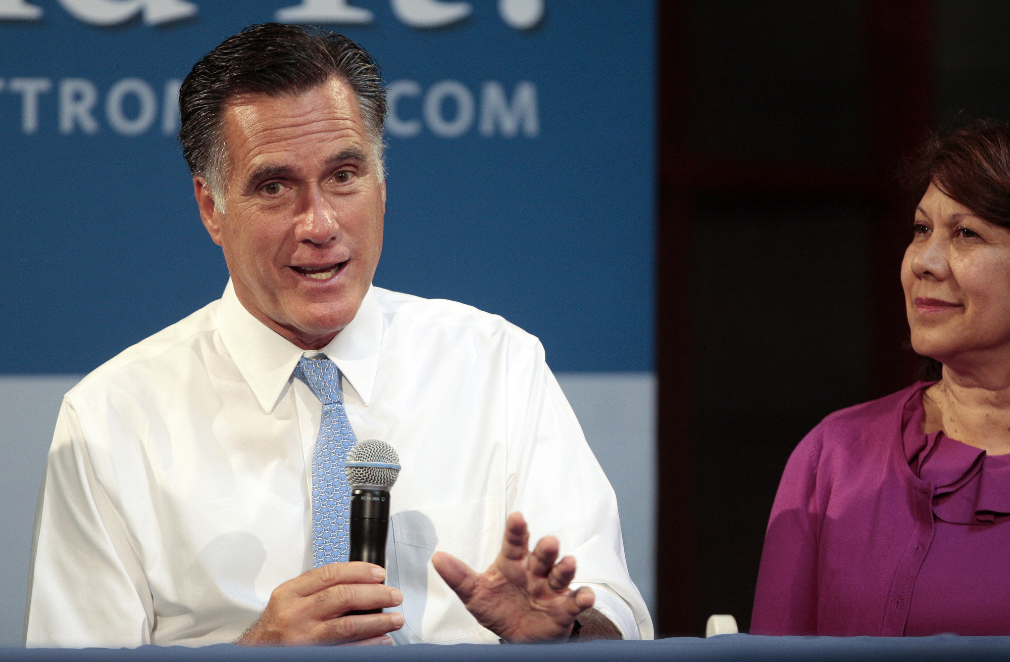 Romney hits Obama on defense cuts, information leaks
