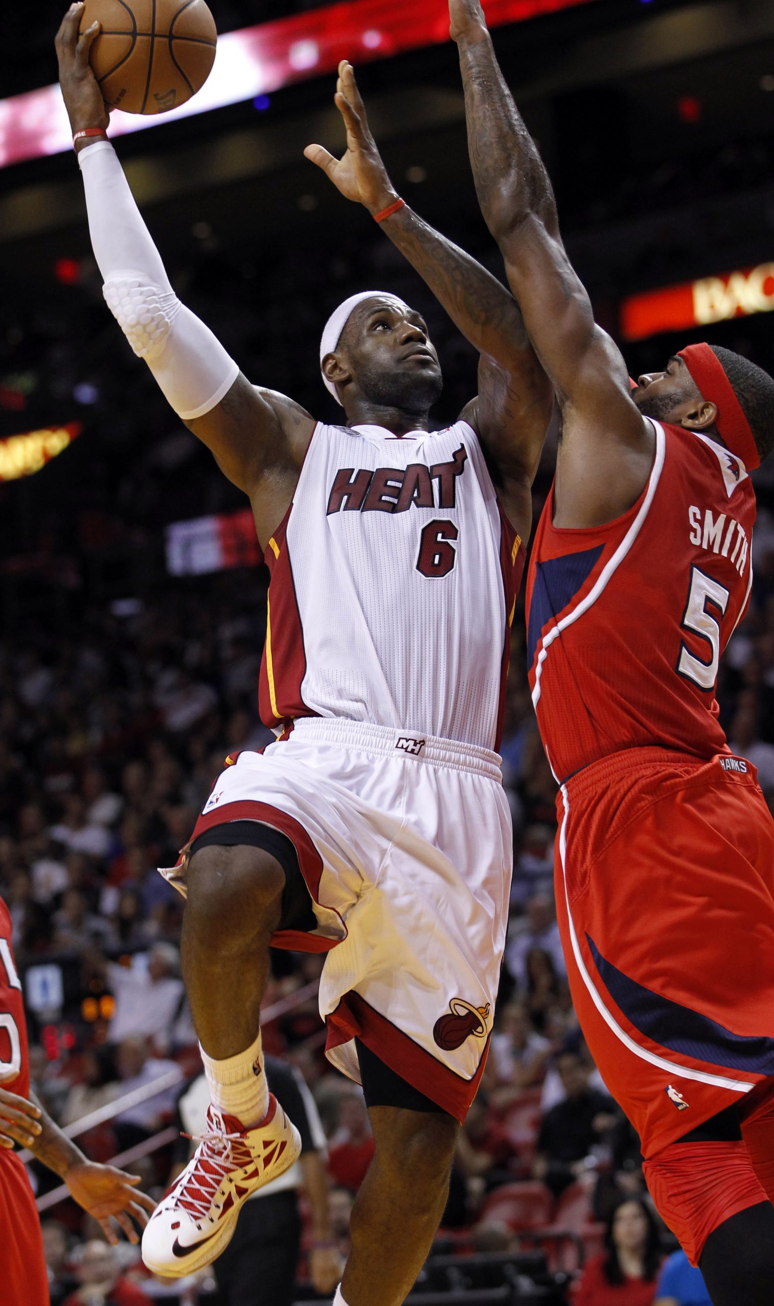 LeBron, Kobe lead, Lin lurking in All-Star vote
