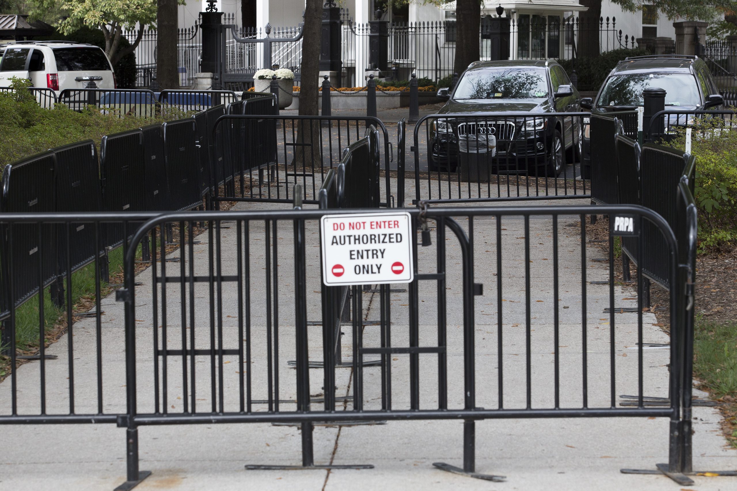 Exclusive: German tourists breached White House security in 2008