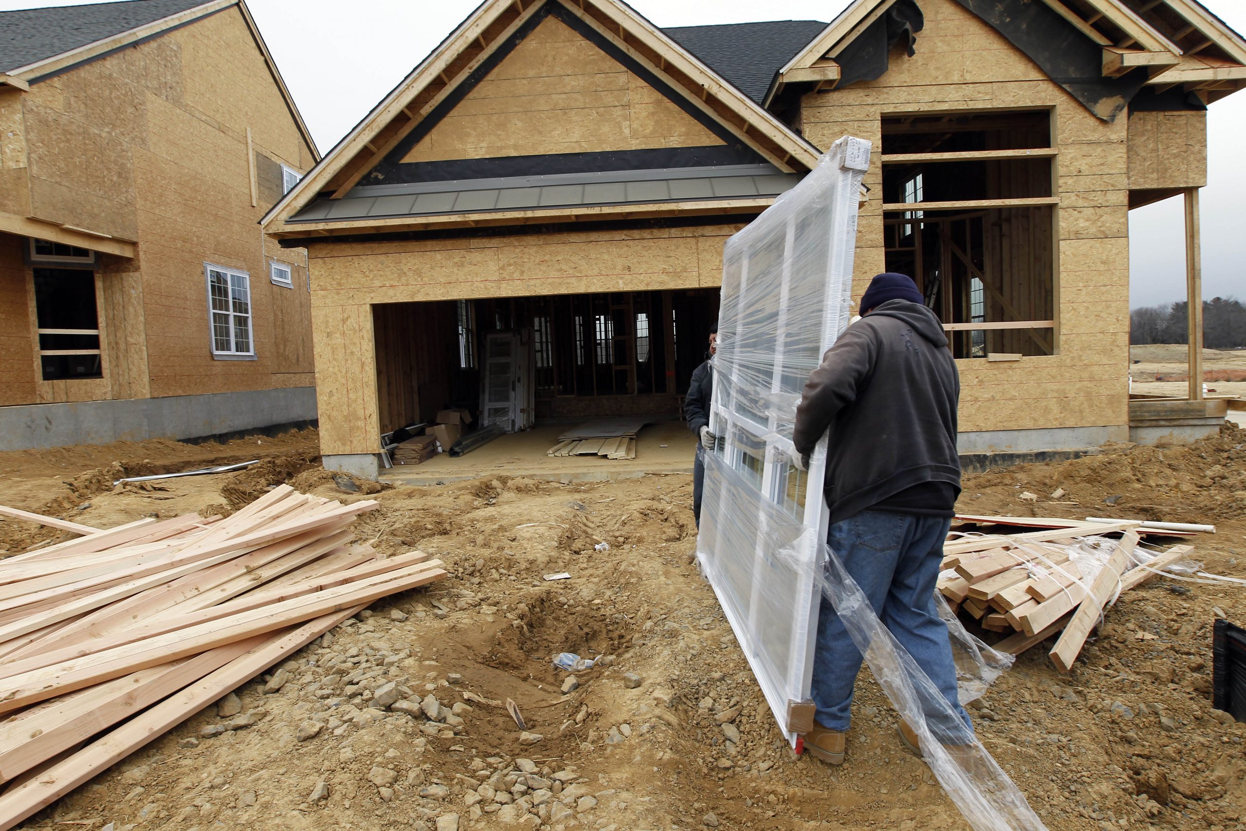 Toll Brothers 4Q net income soars on tax benefit