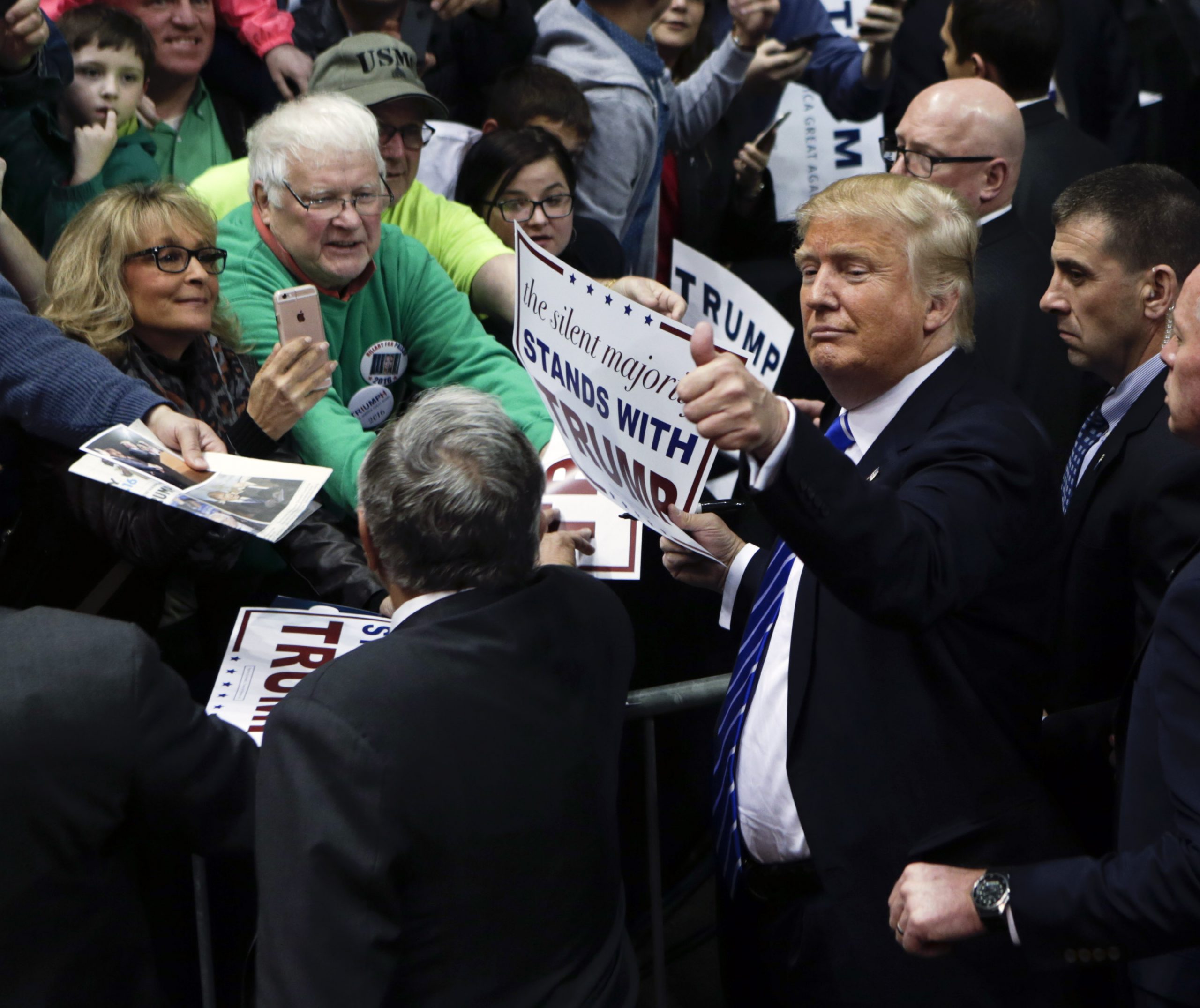 Poll: Trump just 2 points behind Clinton, wins most Cruz voters